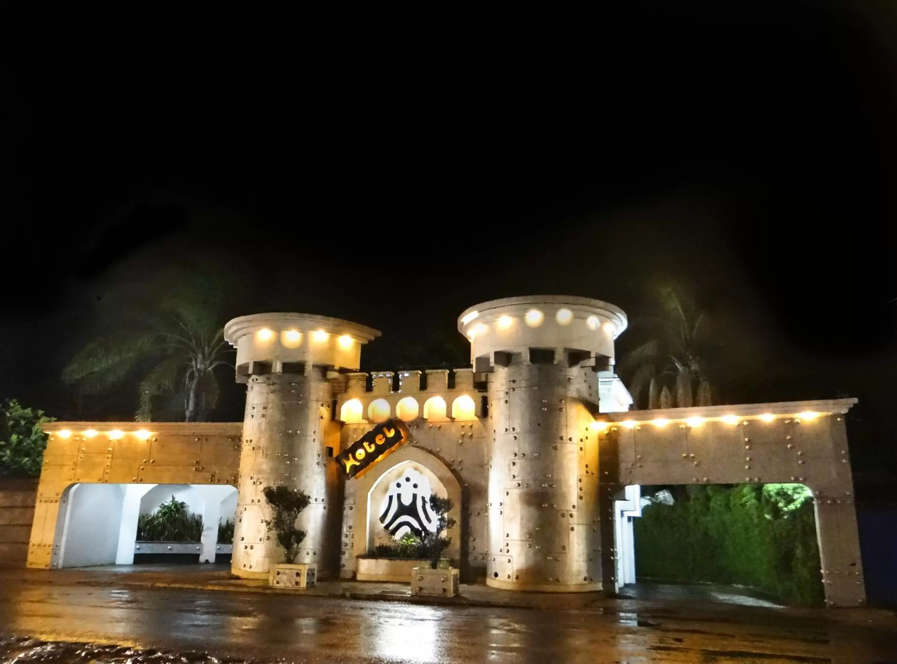 Facade/entrance, Property Building in El Gran Marques Hotel/Motel