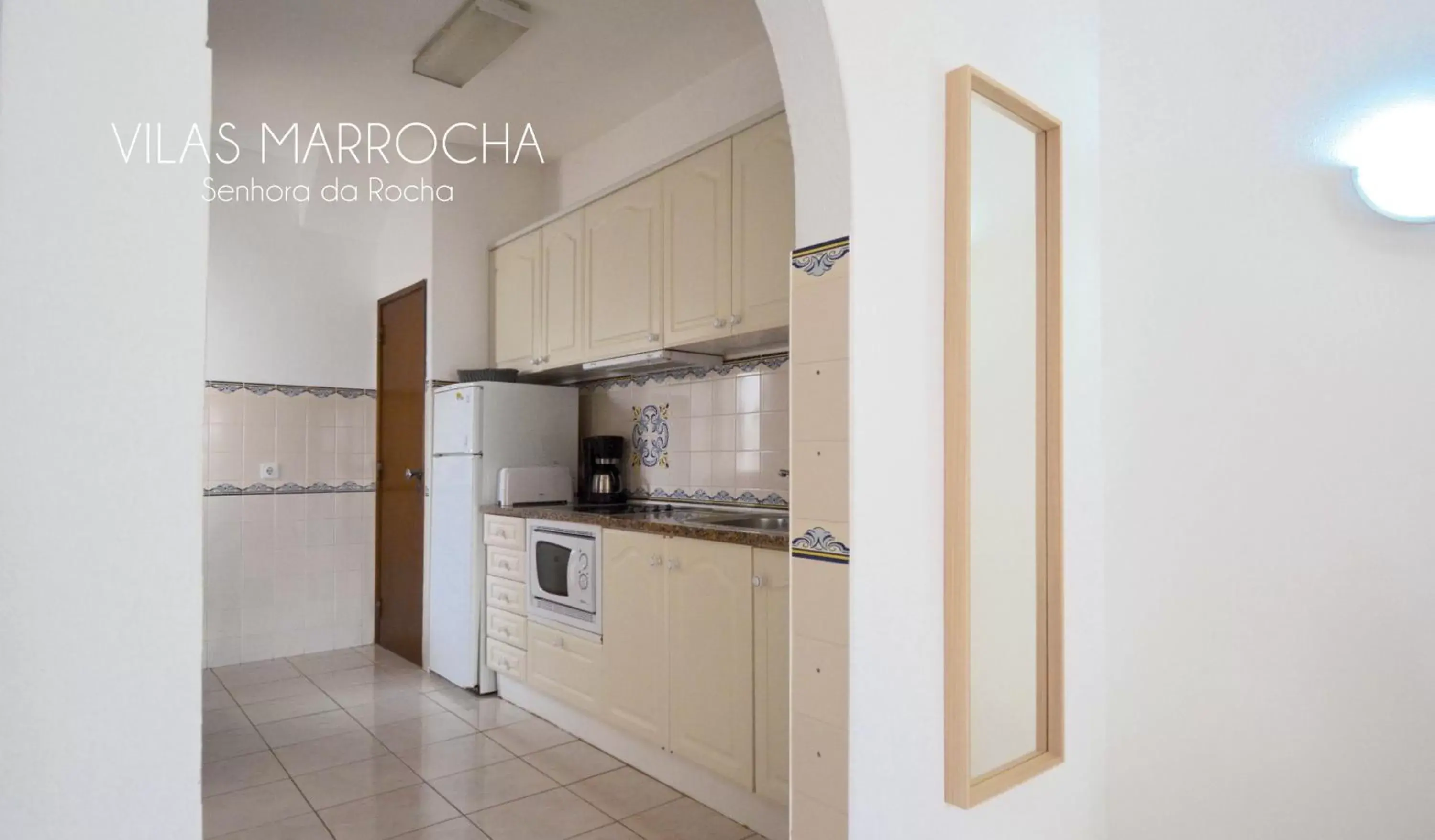 Coffee/tea facilities, Kitchen/Kitchenette in Vilas Marrocha