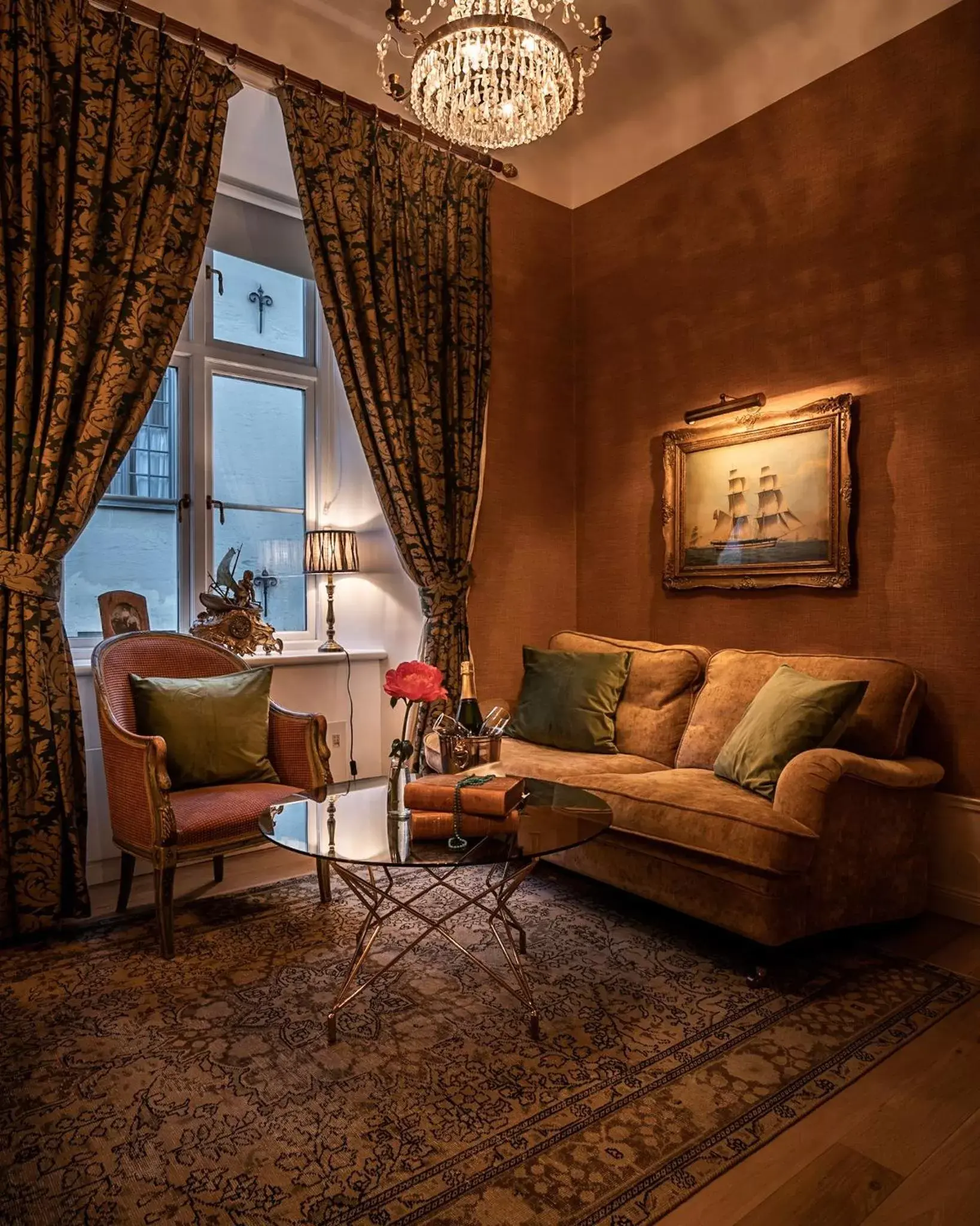 Living room, Seating Area in Victory Hotel