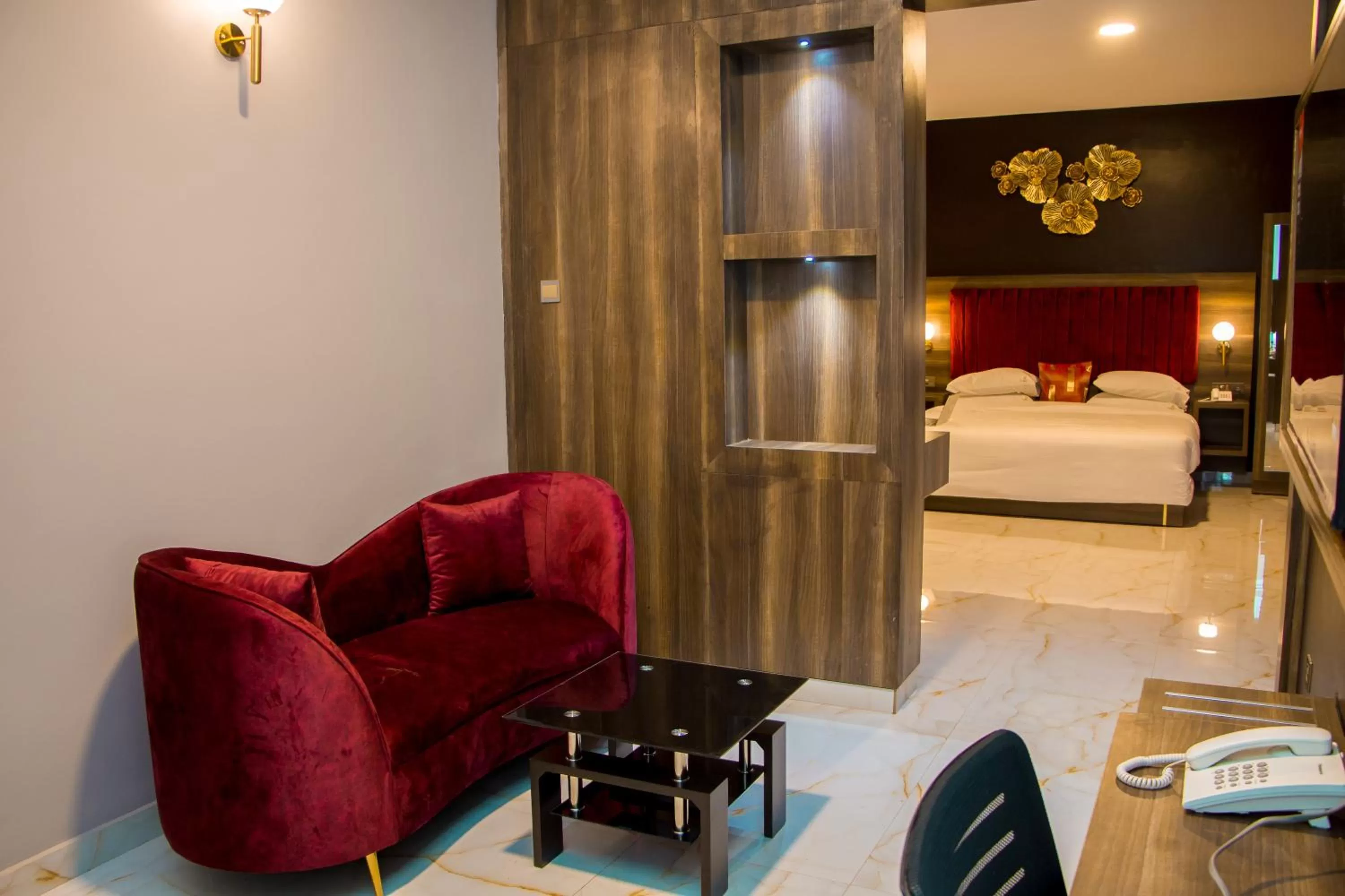 Living room, Bed in Hotel Horizon Entebbe