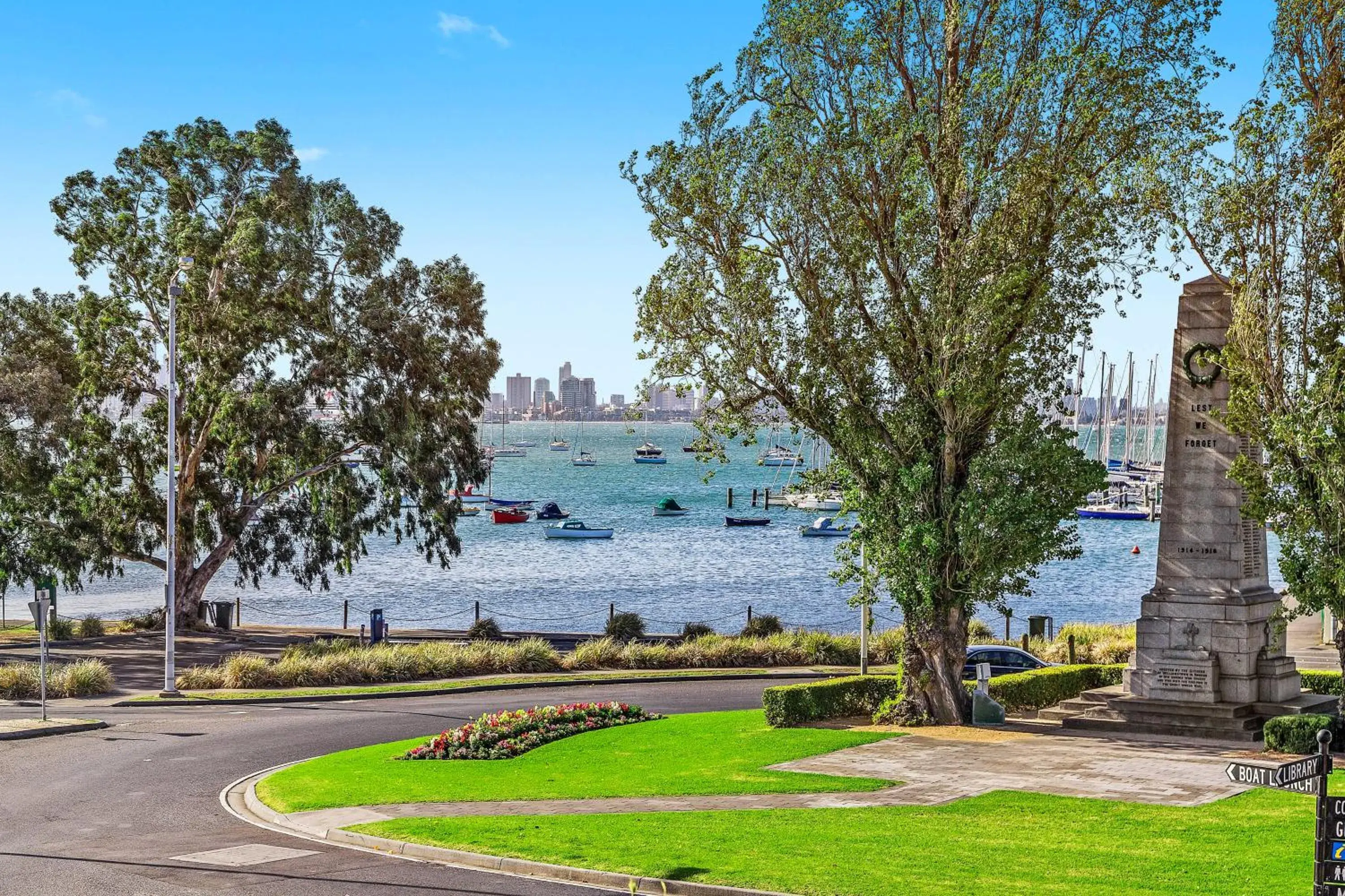 City view in Captains Retreat Apartments and Cottages