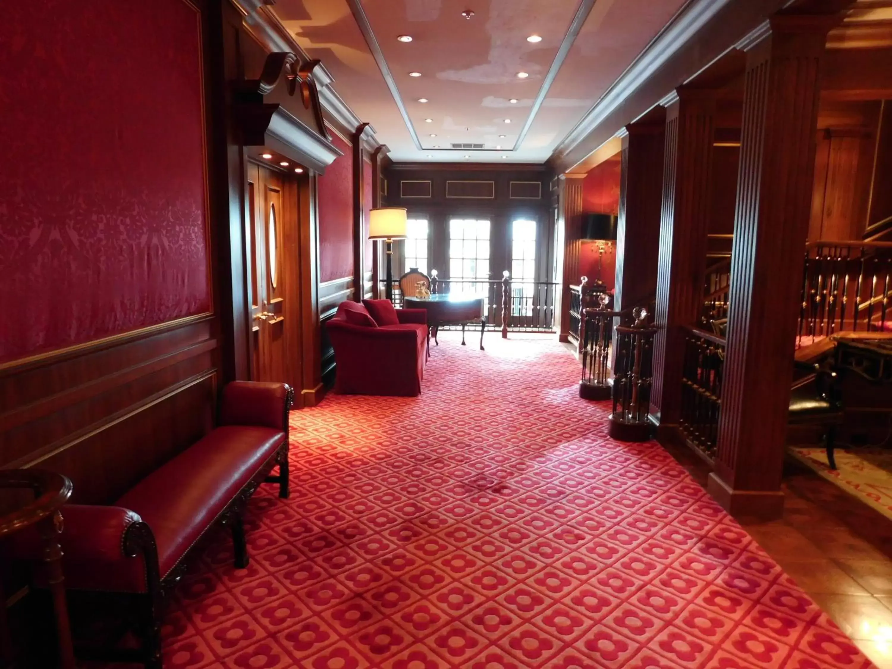 Lobby or reception, Lounge/Bar in Pine Inn - Carmel
