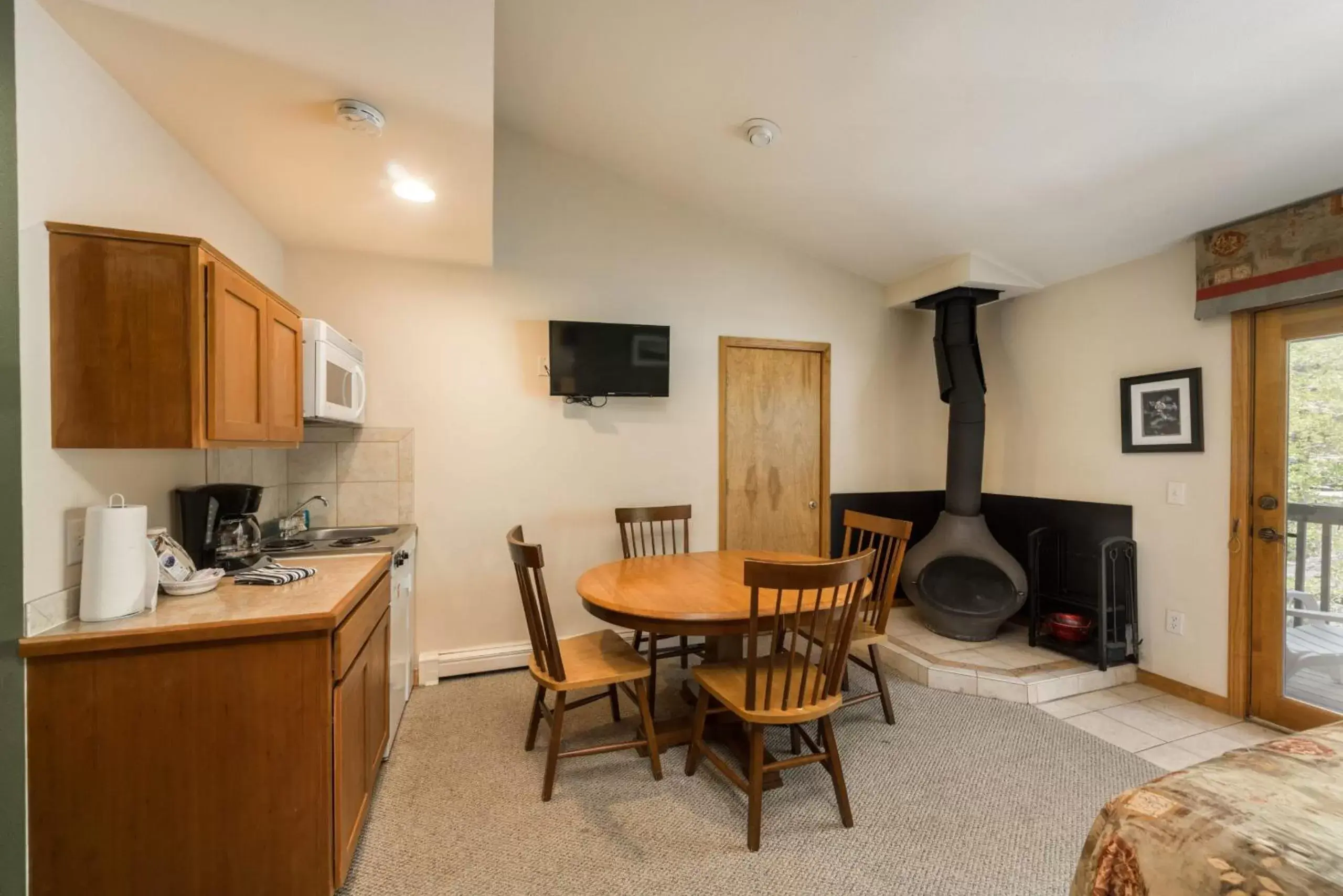 Kitchen/Kitchenette in Ponderosa Lodge