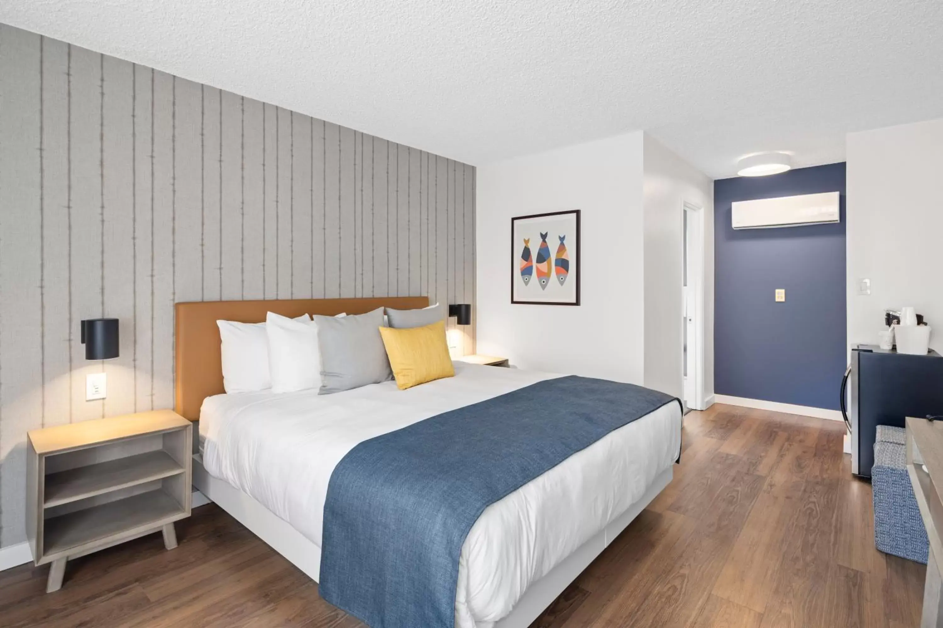 Bedroom, Bed in Sea Harbor Hotel - San Diego