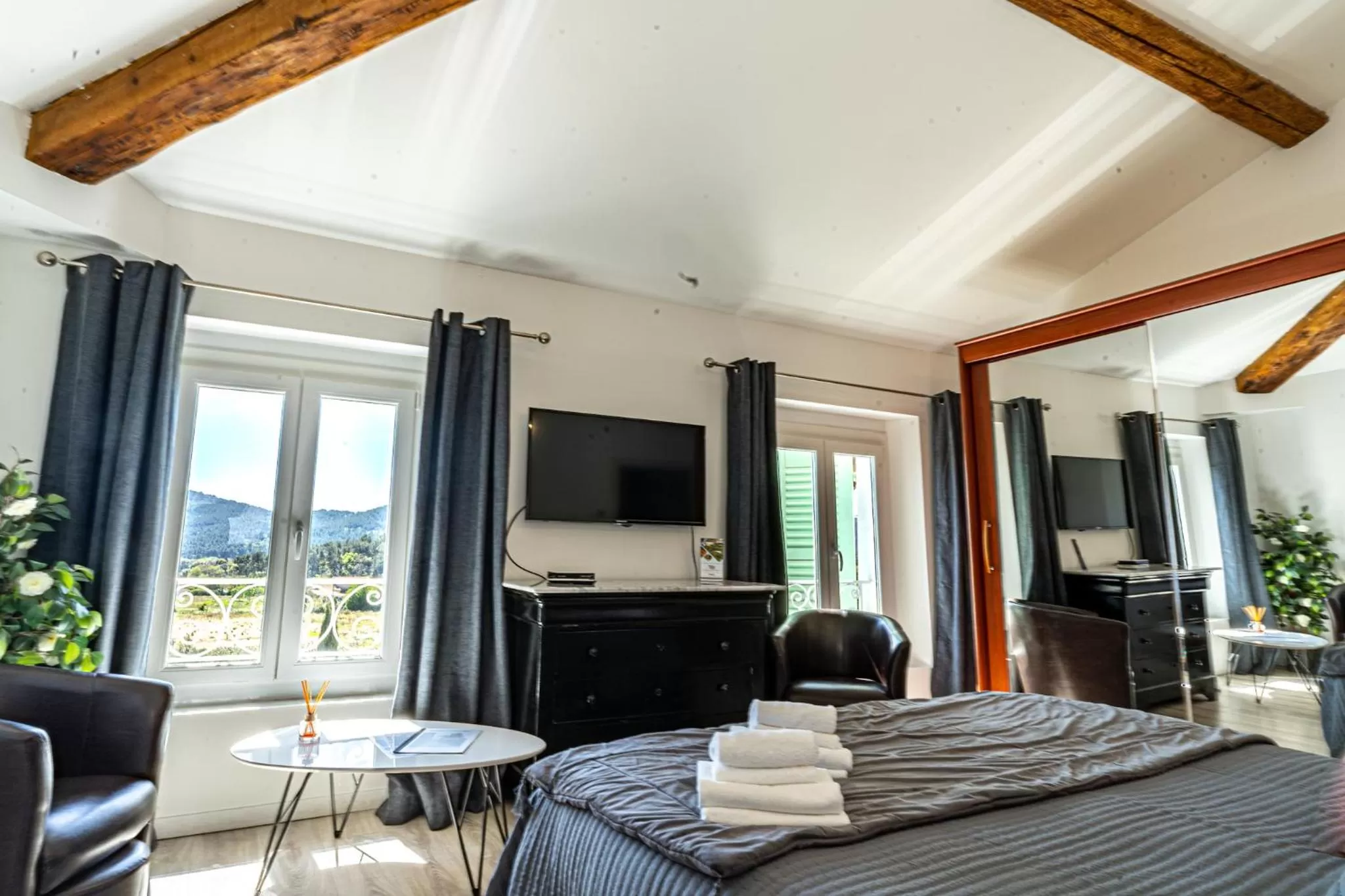 Property building, Bed in Domaine de l'Aufrene