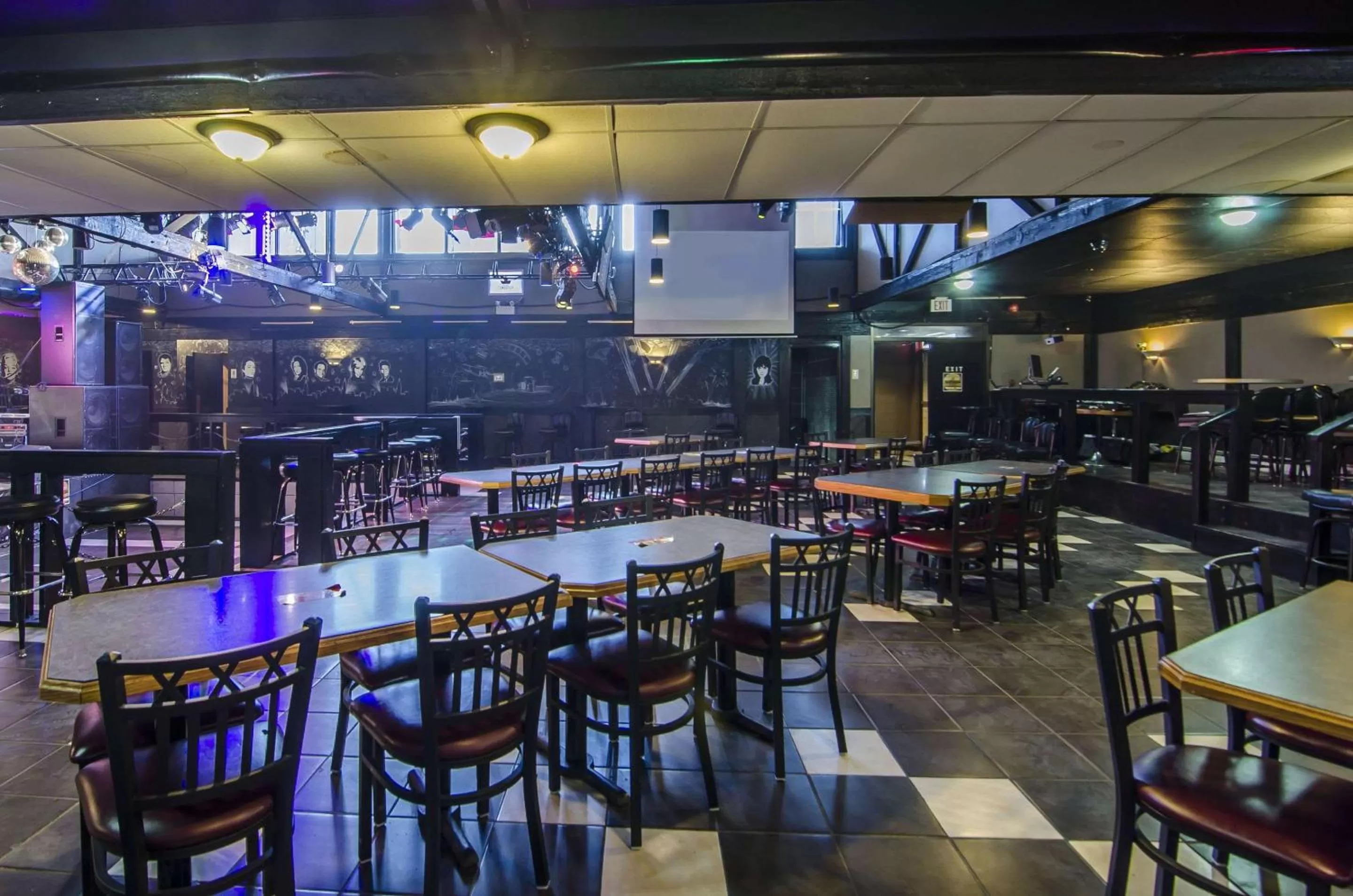 Lounge or bar in Econo Lodge Lloydminster