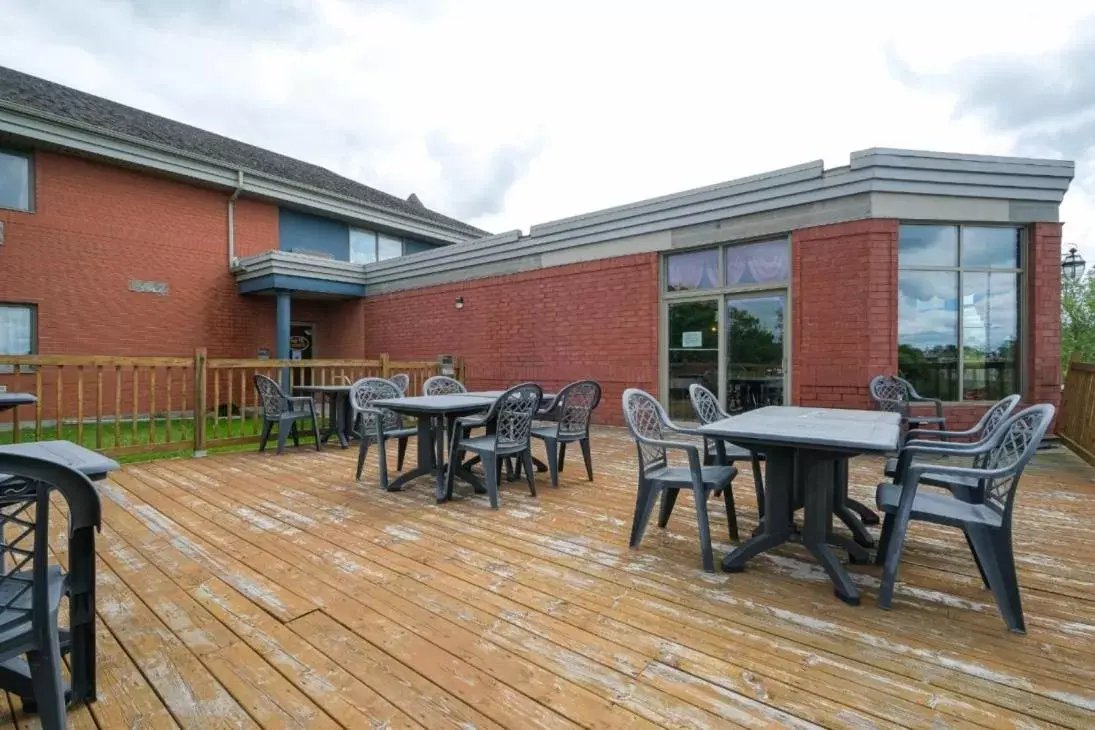 Patio in Hôtel Val-des-Sources