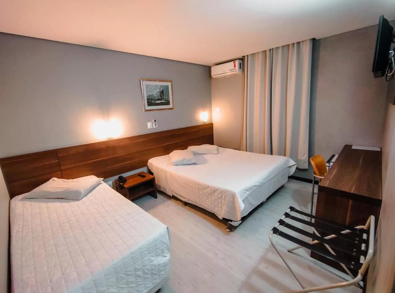 Bedroom, Bed in Granville Hotel