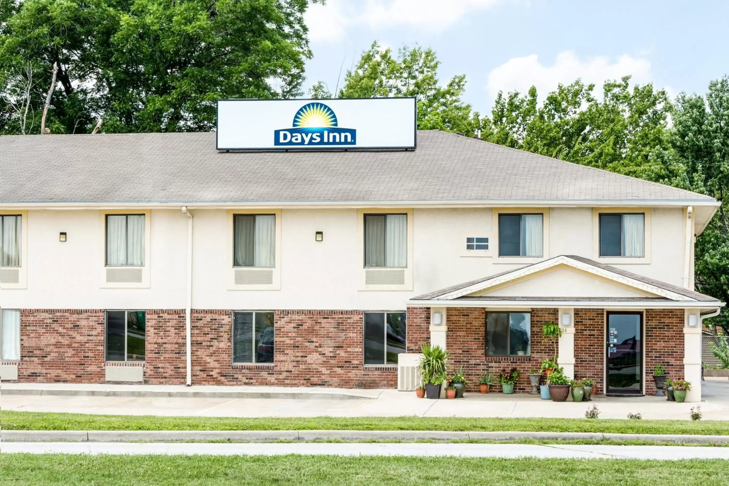 Facade/entrance, Property Building in Days Inn by Wyndham Warrensburg