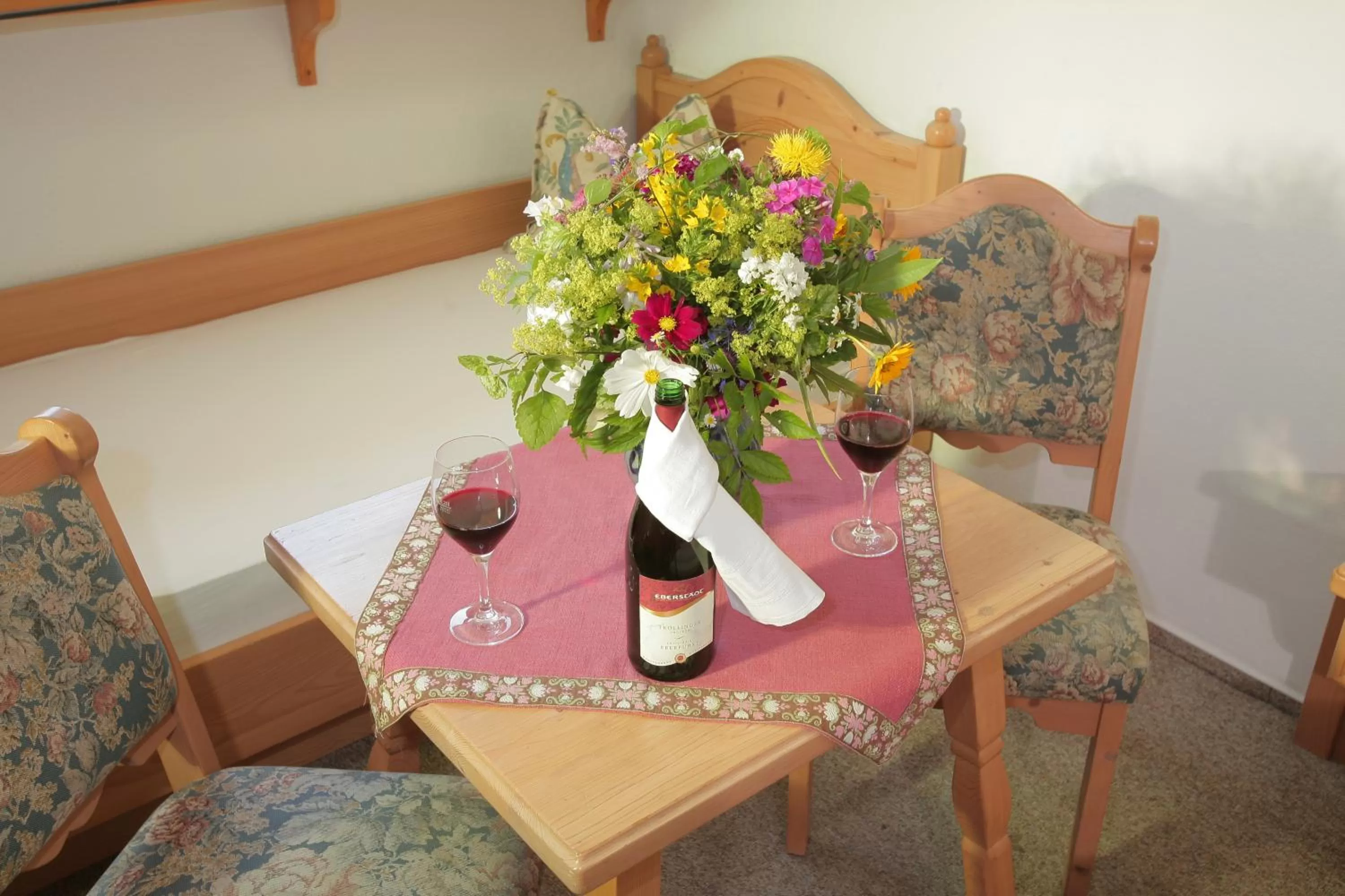 Photo of the whole room, Dining Area in Theresenhof