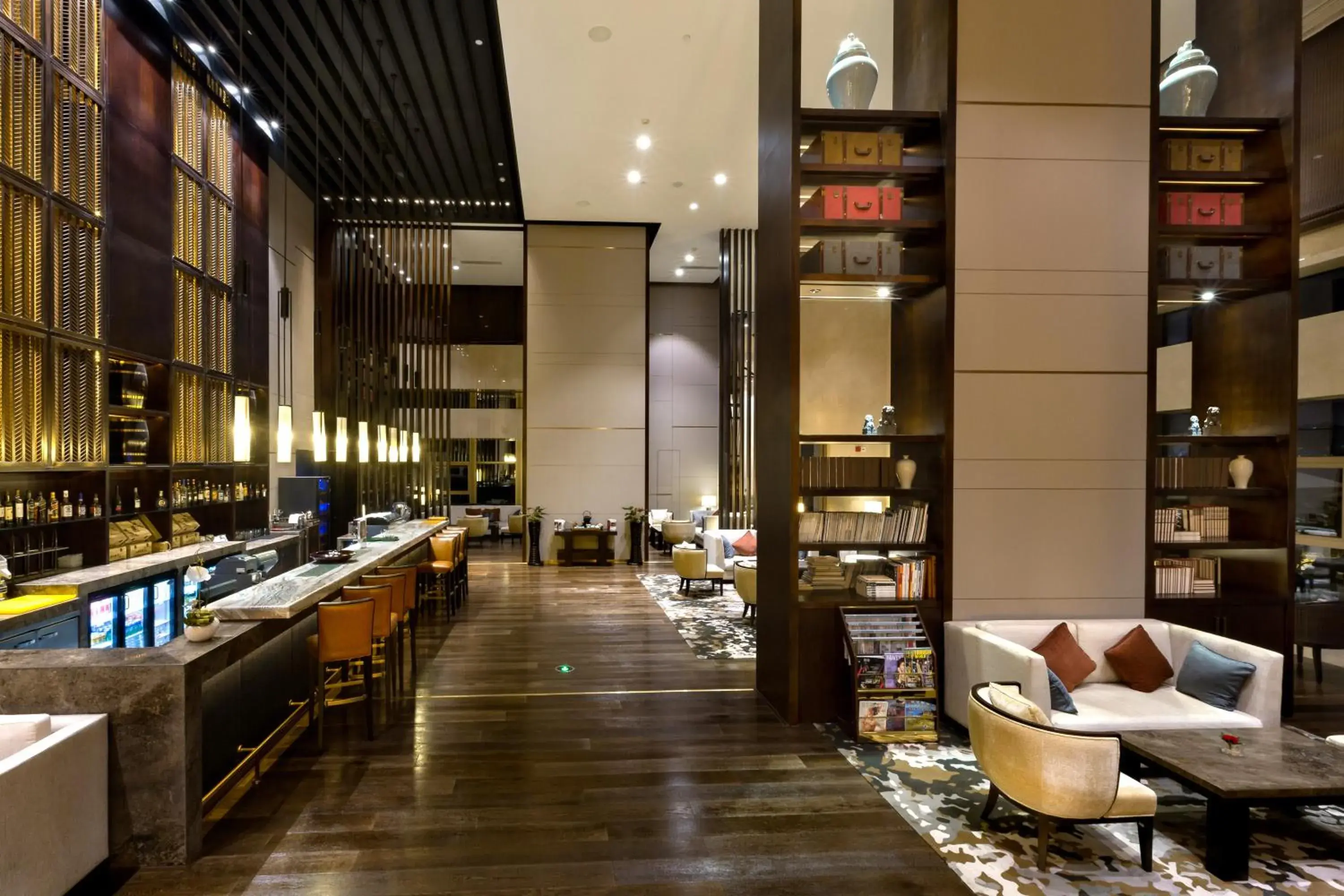 Lounge or bar, Restaurant/Places to Eat in Crowne Plaza Chongqing New North Zone, an IHG Hotel