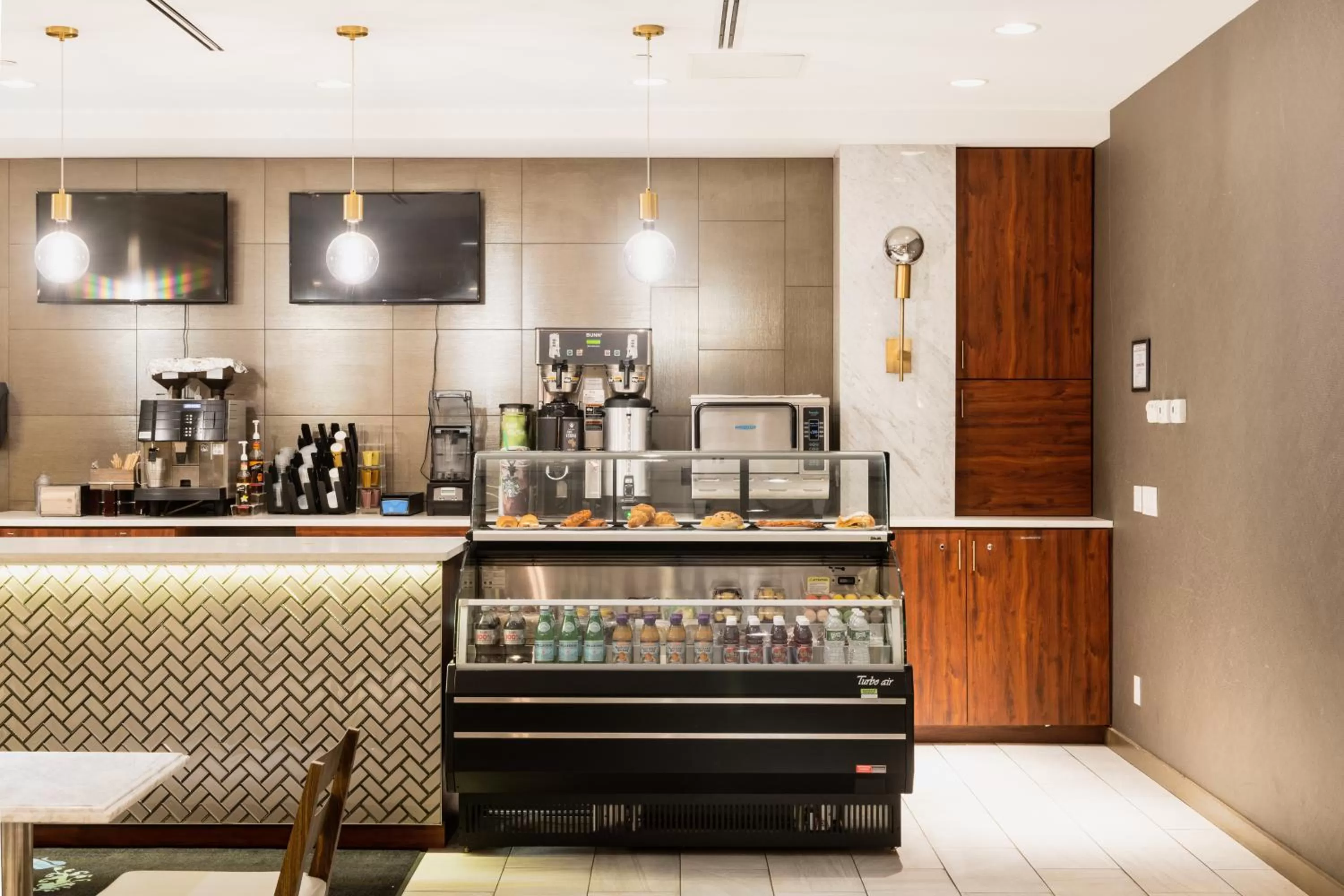 Food and drinks in APA Hotel Woodbridge