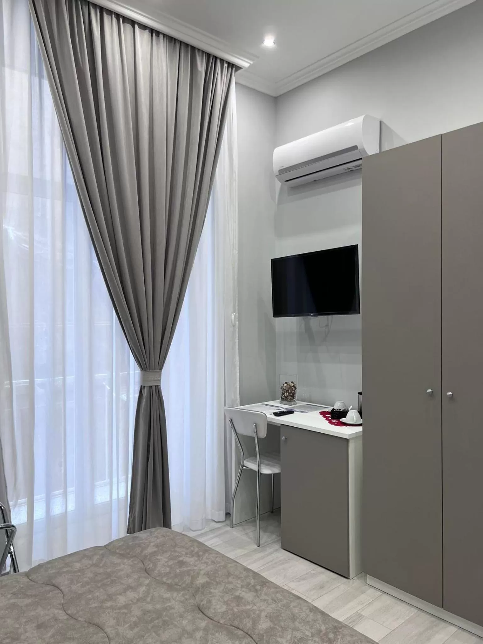 hair dresser, TV/Entertainment Center in Toledo Relax