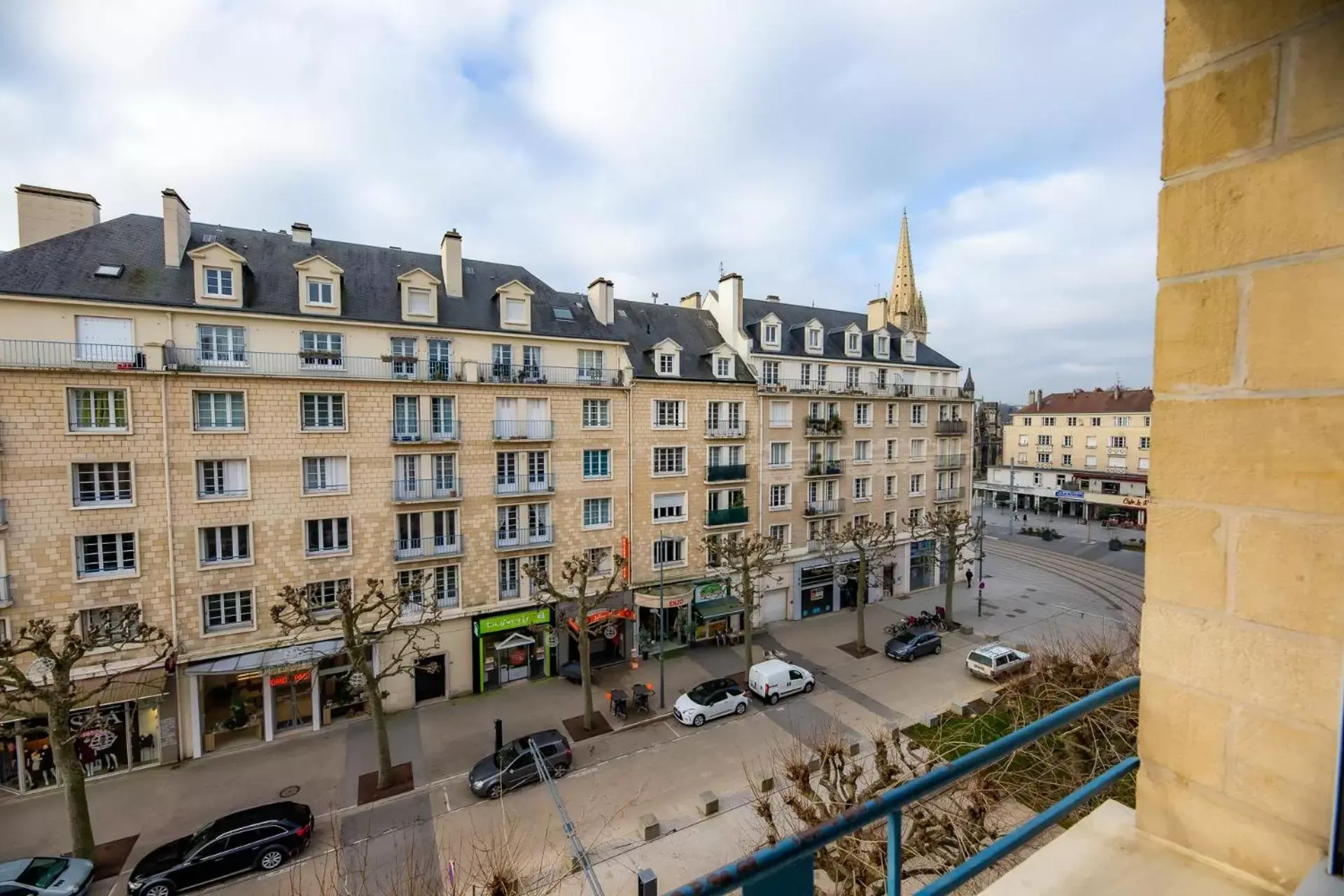 Property building in Hotel Du Chateau