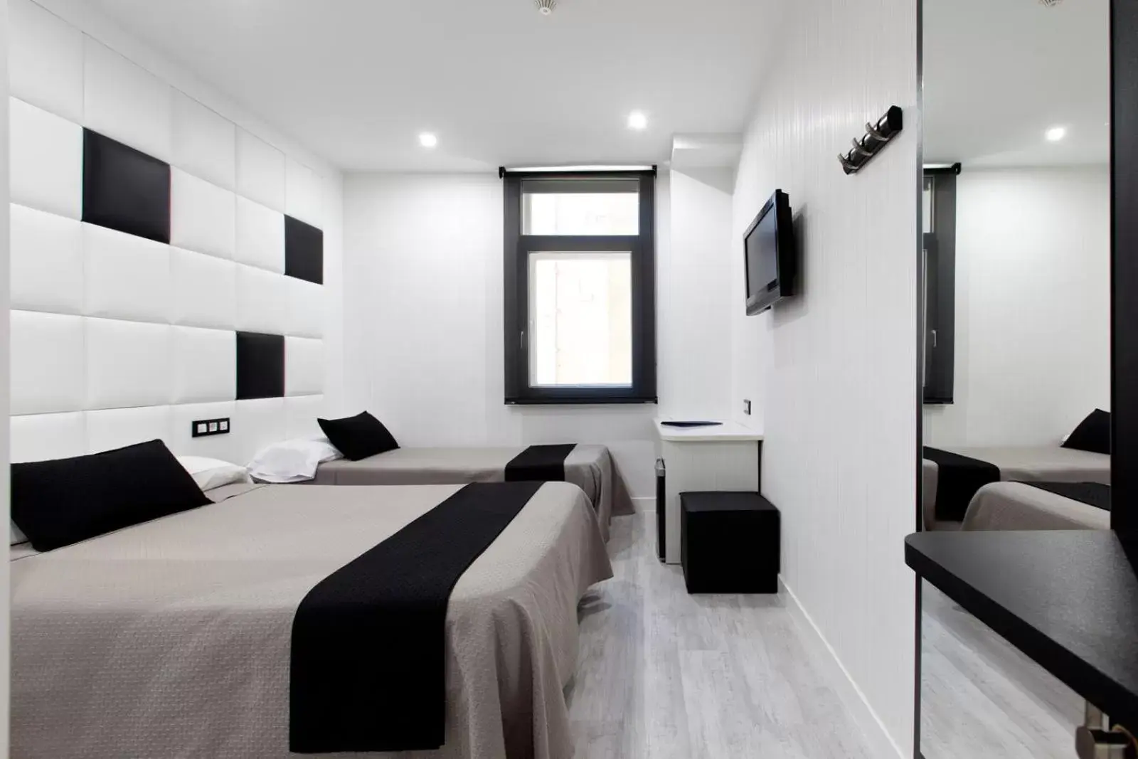 Bedroom, Bed in Hotel Avenida de España