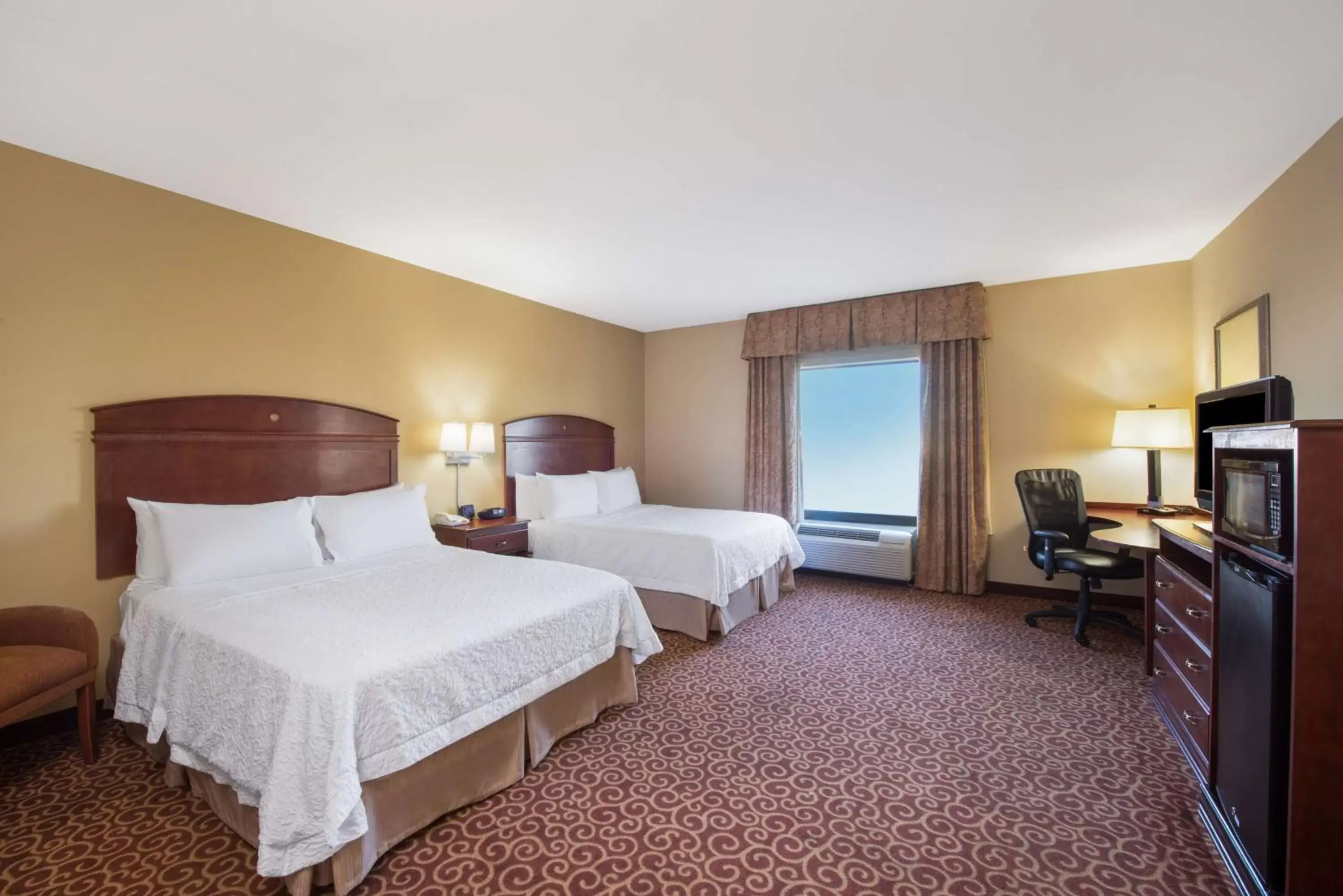 Bed in Hampton Inn & Suites Oklahoma City - South