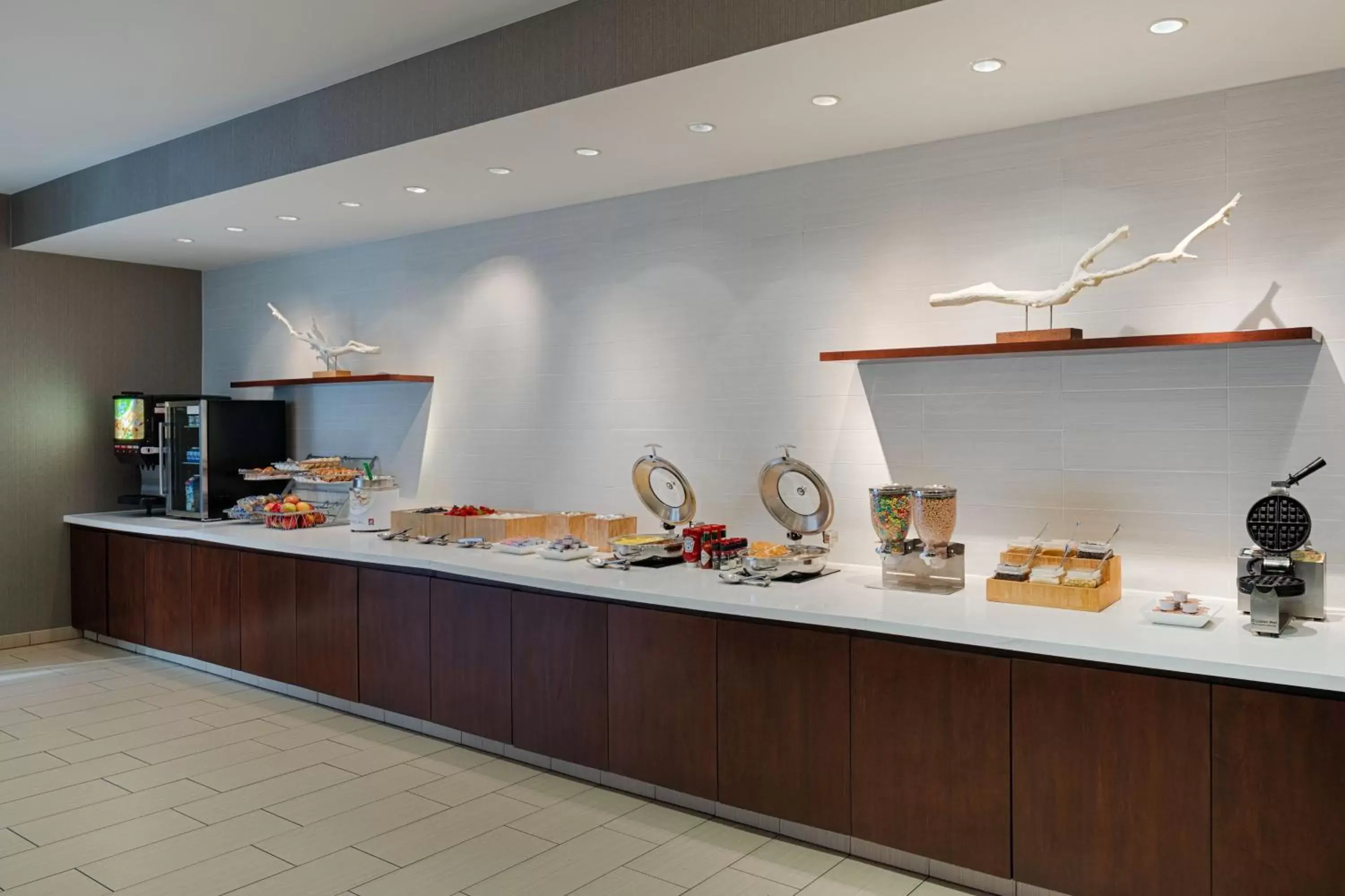 Breakfast, Kitchen/Kitchenette in SpringHill Suites by Marriott Bloomington