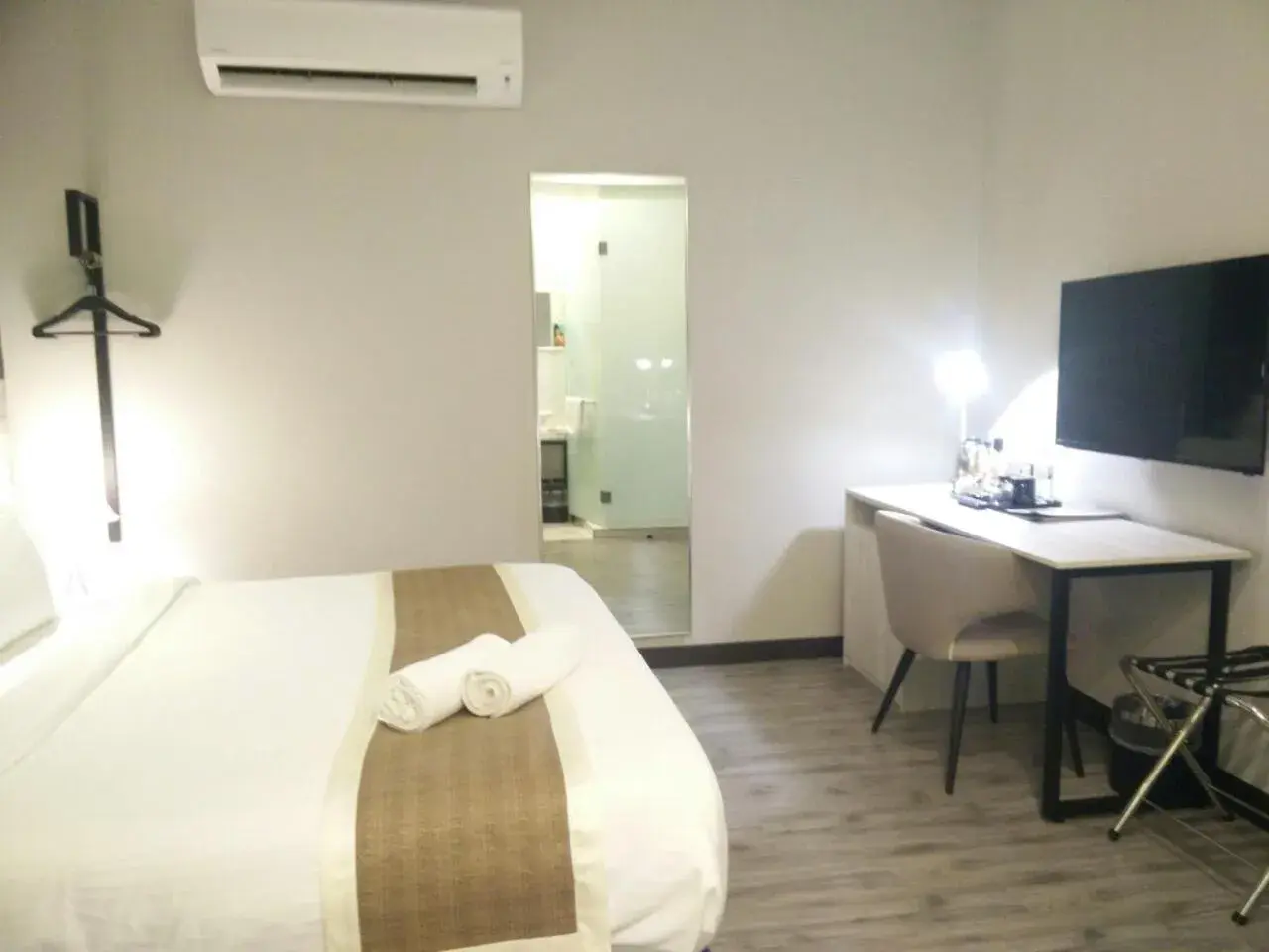 Standard King Room (No Window) in The Leverage Business hotel (Skudai)