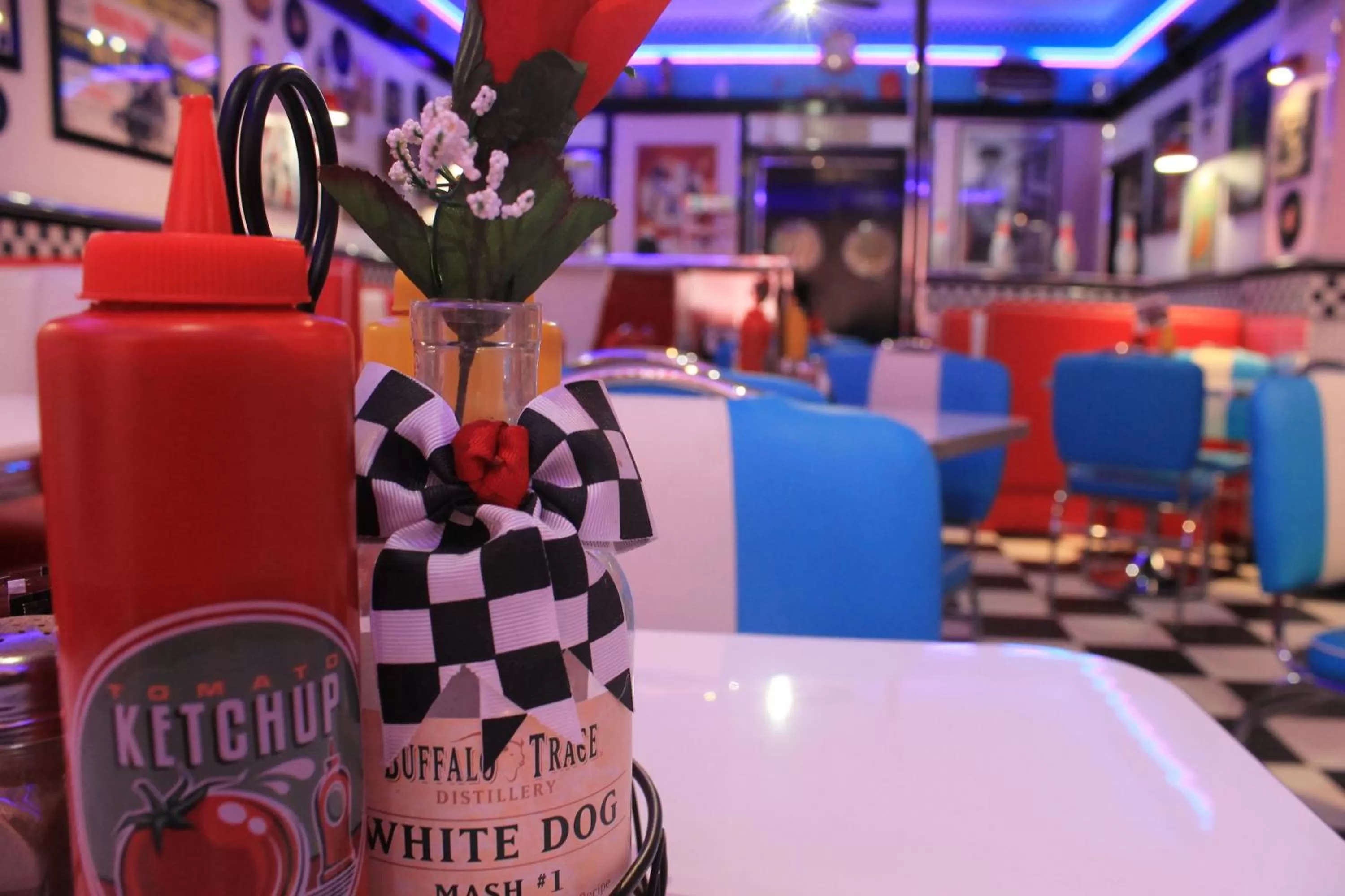 Restaurant/places to eat in Cadillac Kustomz Hotel