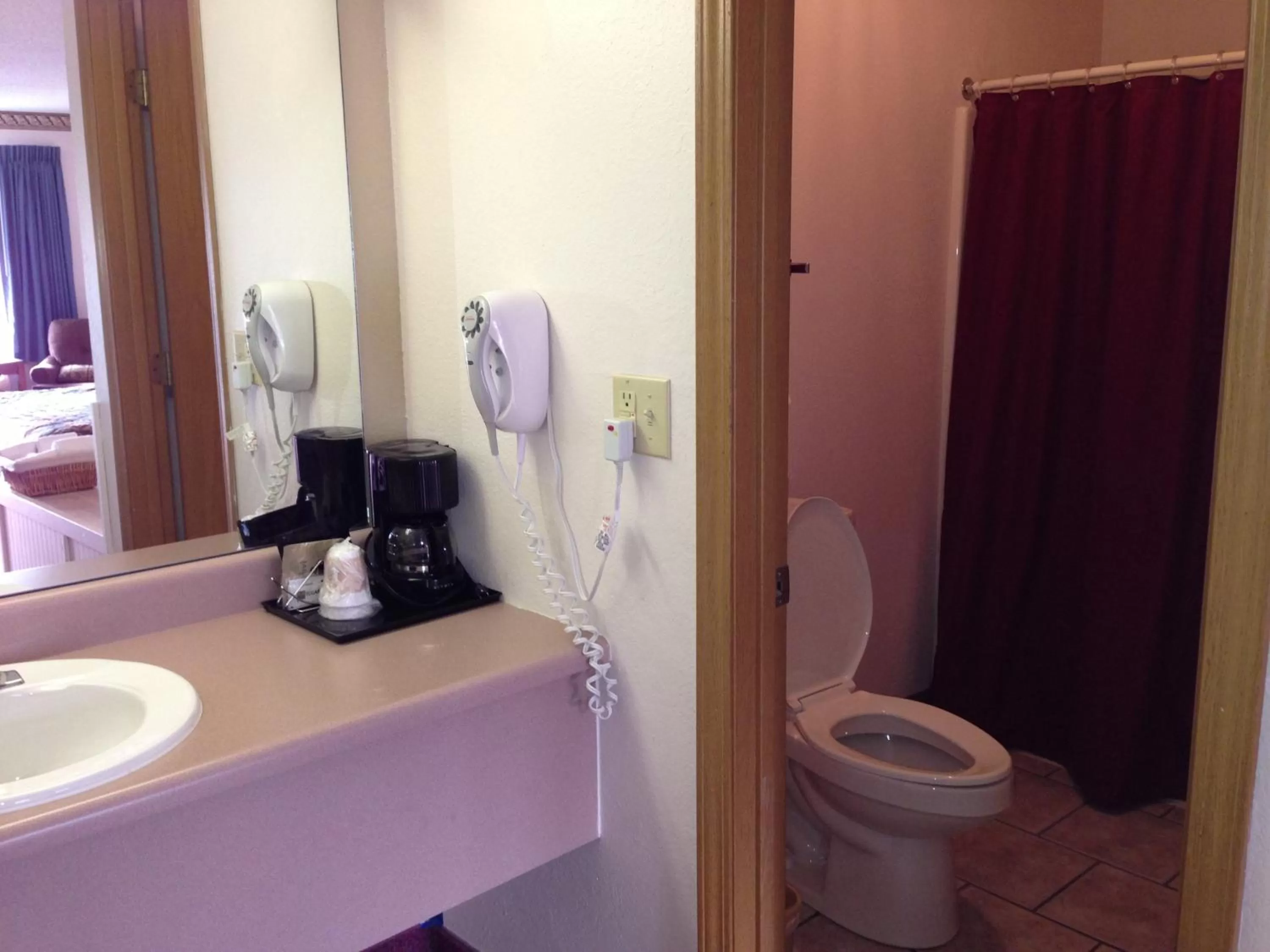 Bathroom in Twelve Oaks Inn