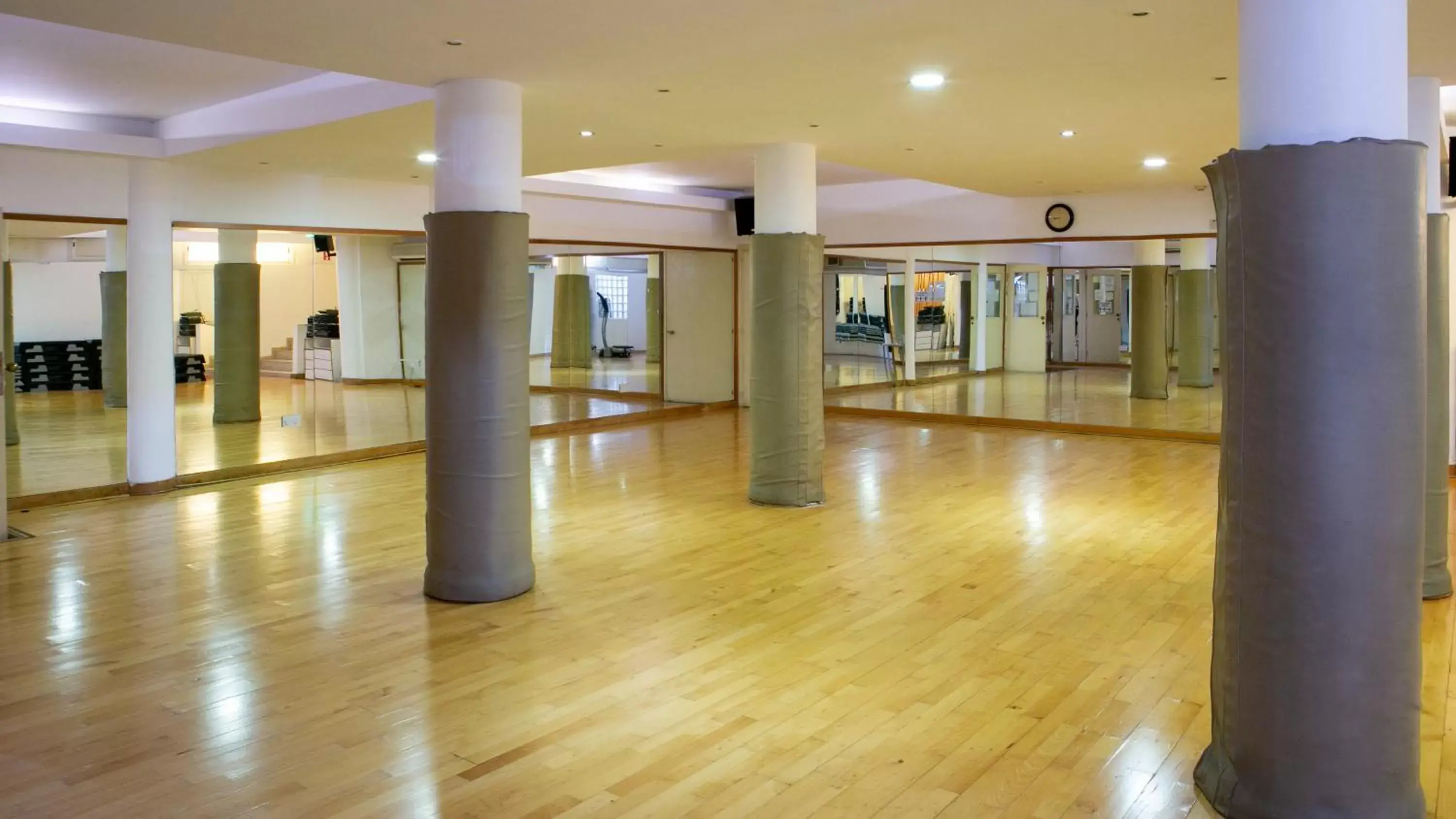 Fitness centre/facilities, Lobby/Reception in Cleopatra Hotel