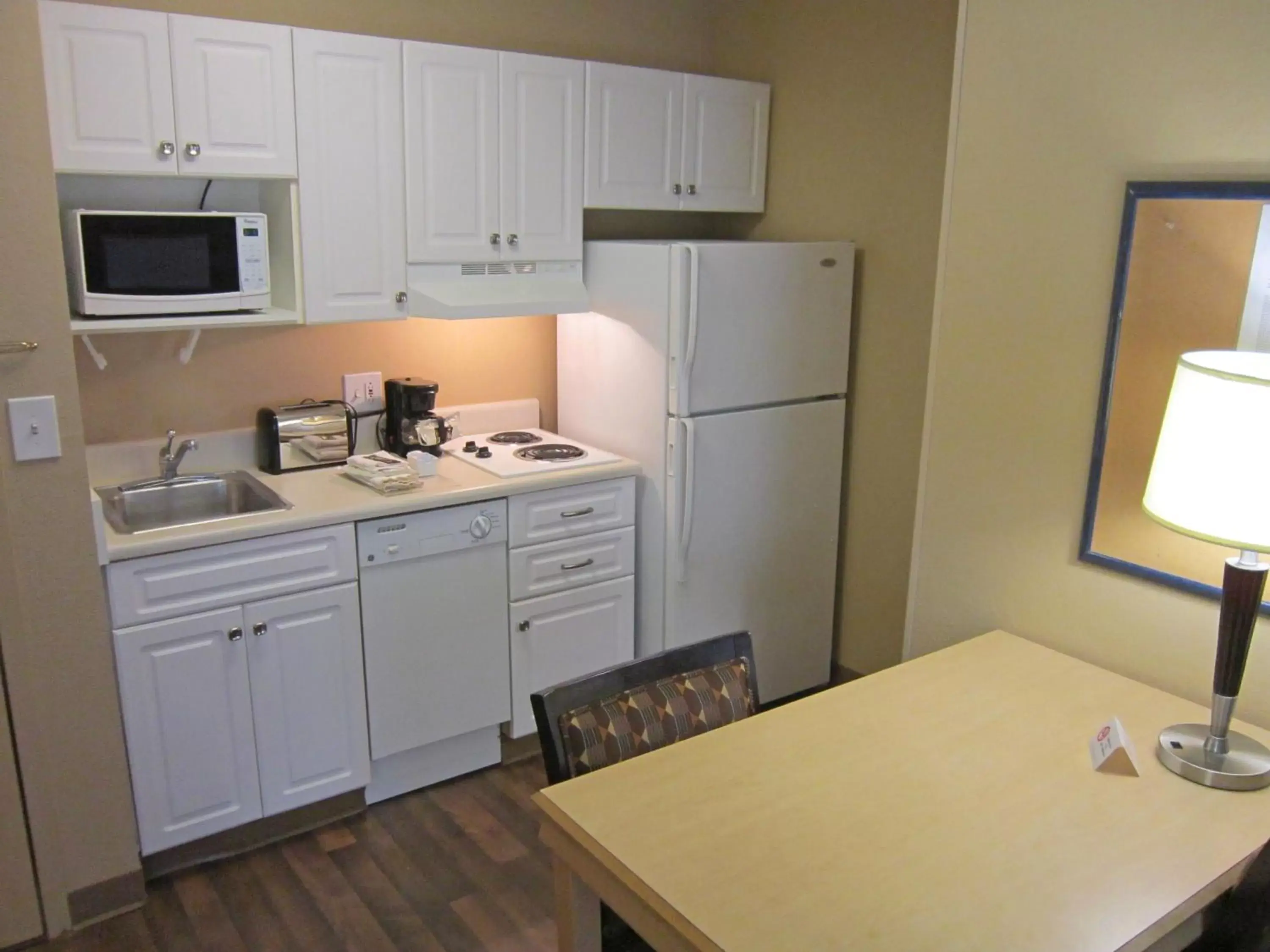 Kitchen or kitchenette, Kitchen/Kitchenette in Extended Stay America Suites - Orlando - Lake Buena Vista