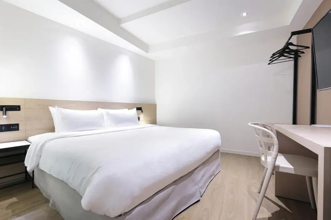 Bed in KEEBE Hotel Bed in KEEBE Hotel