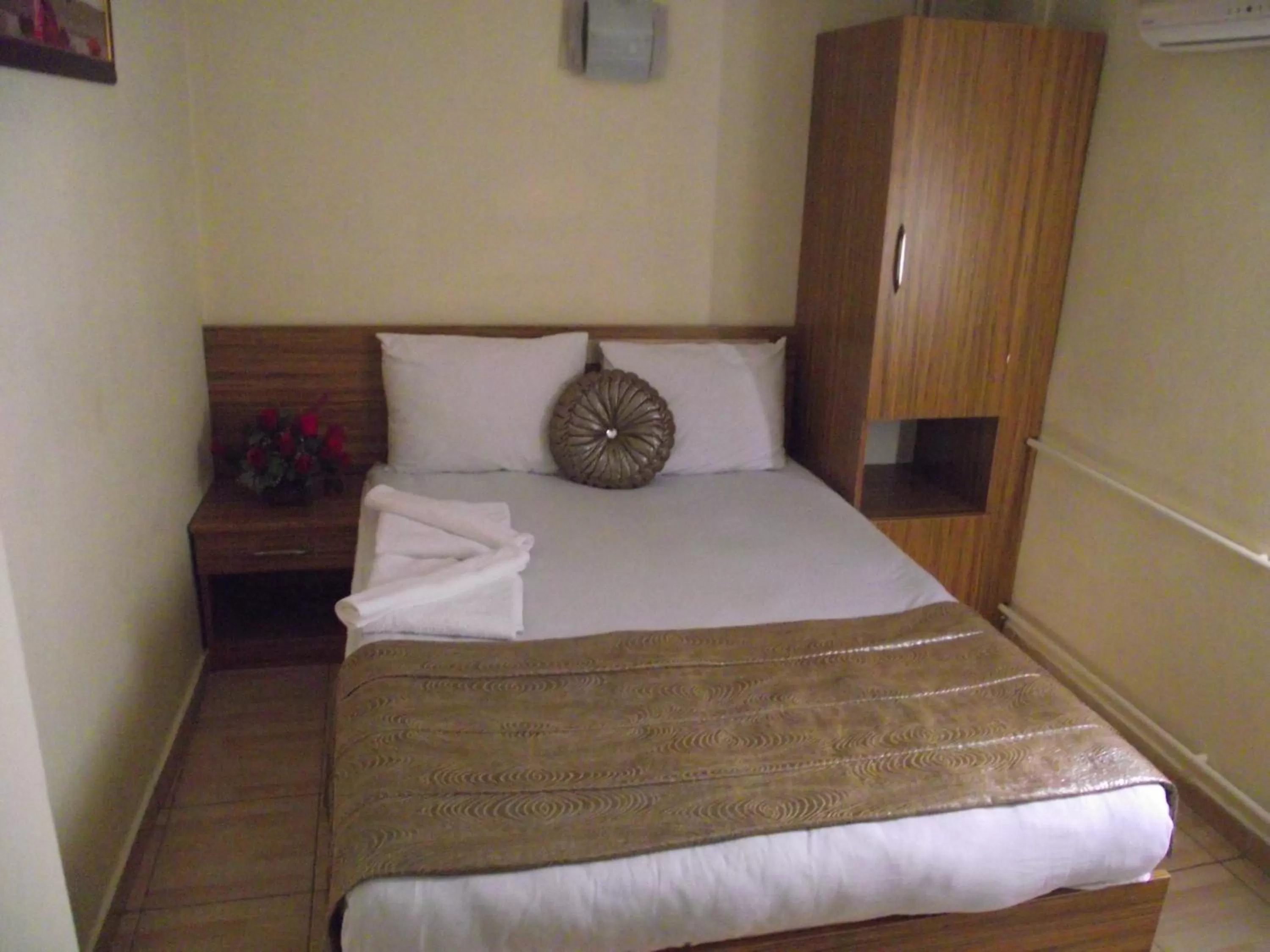 Bedroom, Bed in Olimpiyat Hotel Izmir