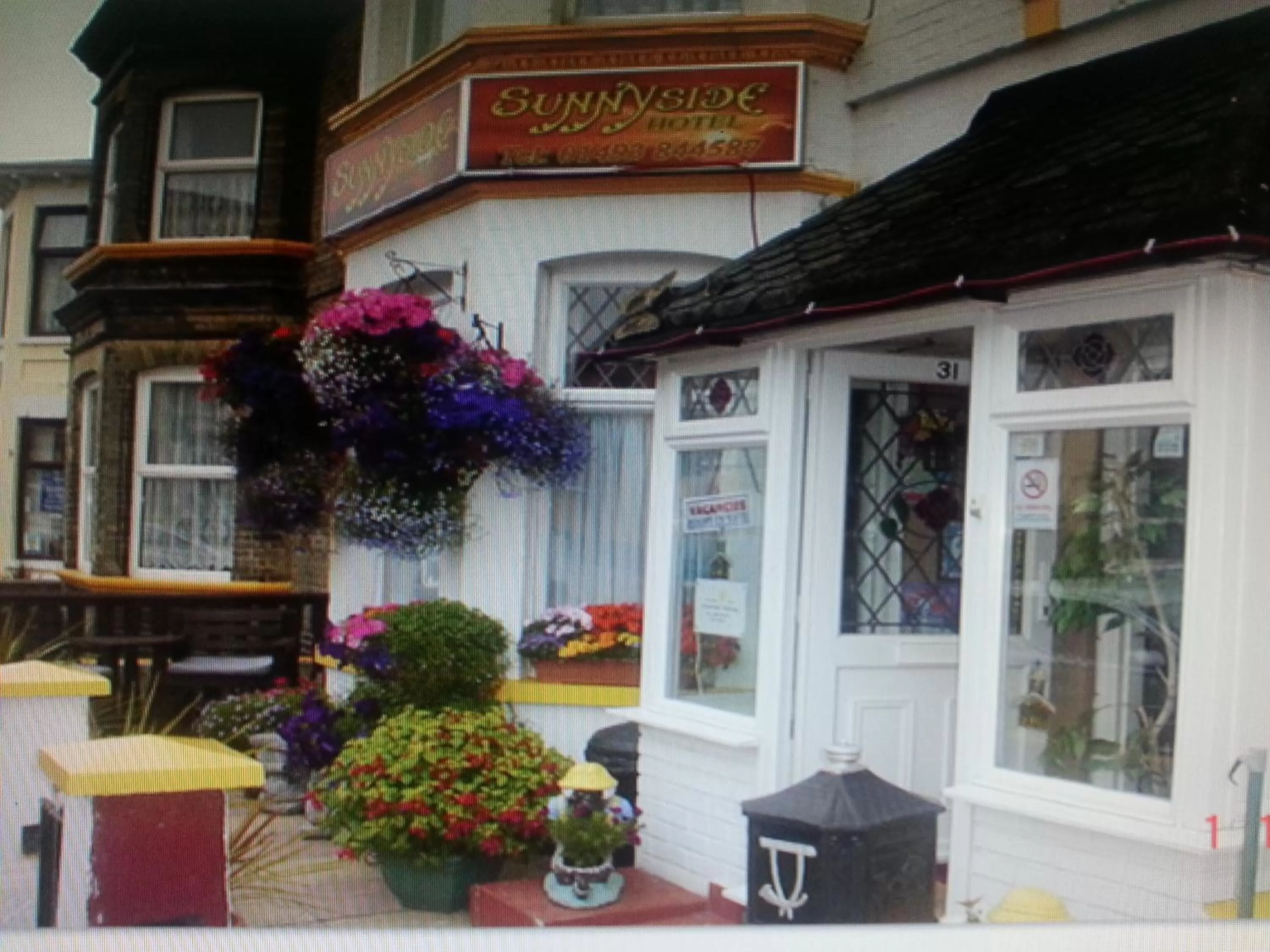 Facade/entrance in Sunnyside Hotel
