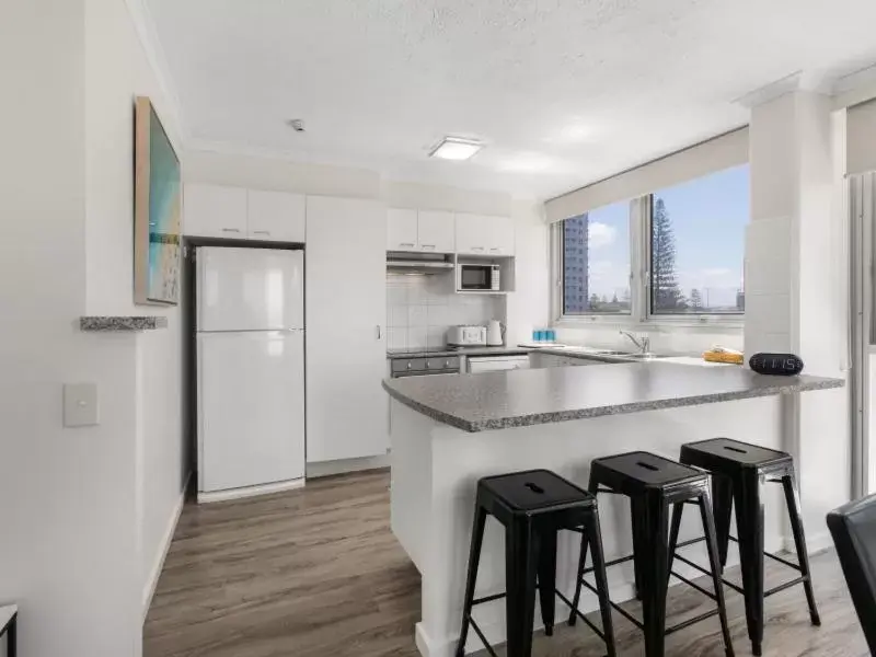 Kitchen/Kitchenette in Boulevard Towers