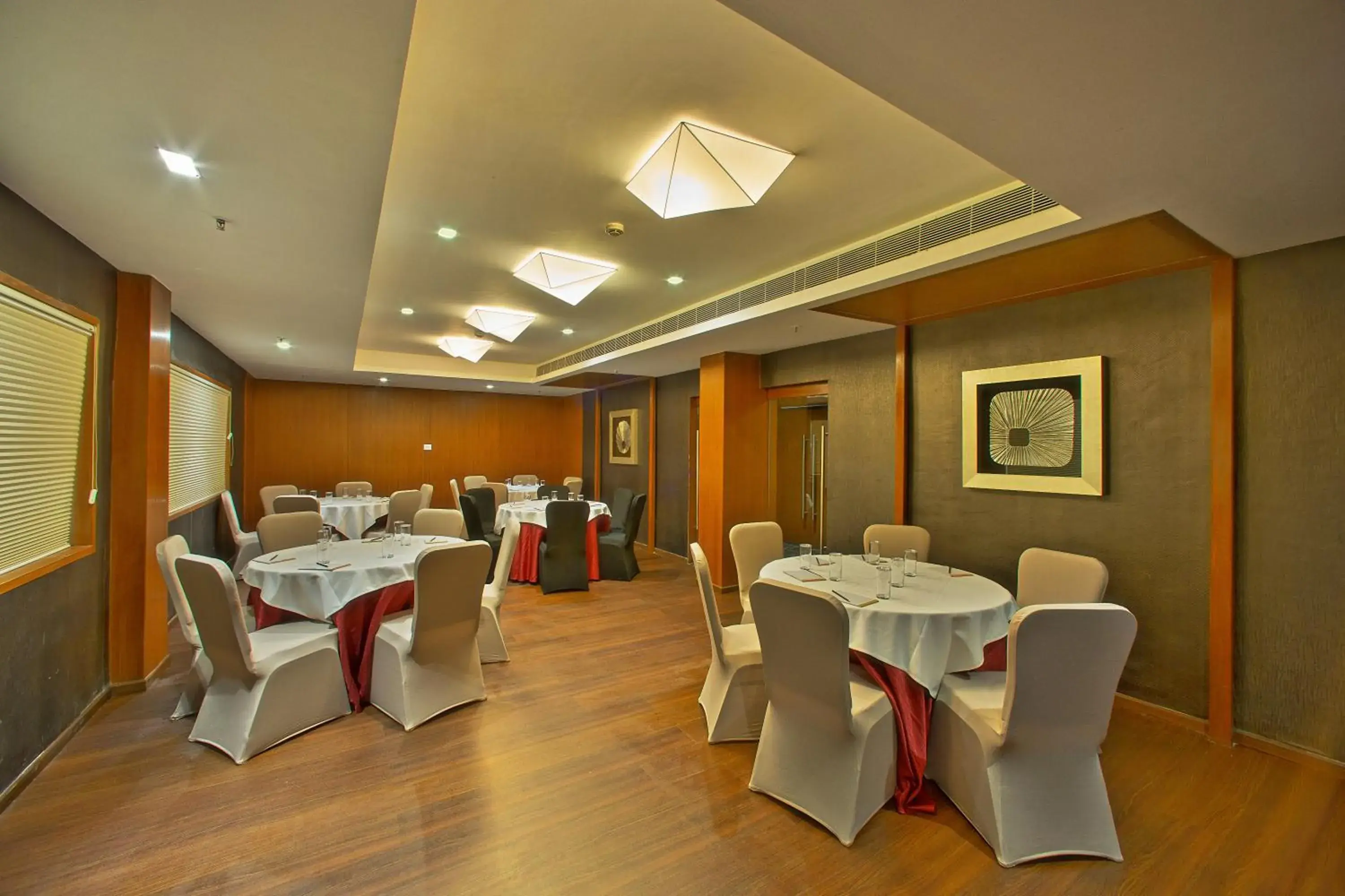 Banquet/Function facilities, Restaurant/Places to Eat in Clarion Hotel President Chennai
