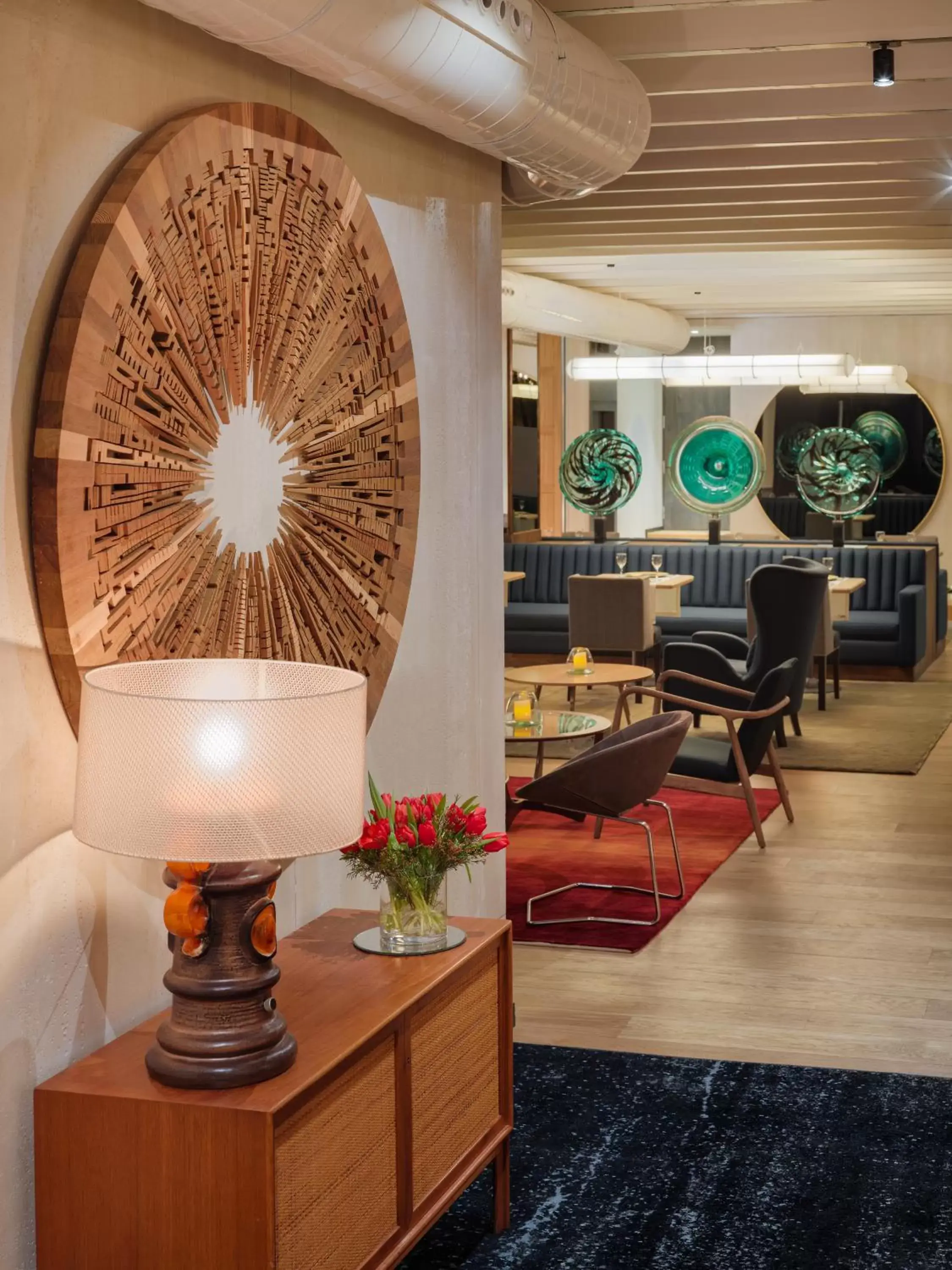 Lounge or bar in H10 Puerta de Alcalá 4 Sup Lounge or bar in H10 Puerta de Alcalá 4 Sup