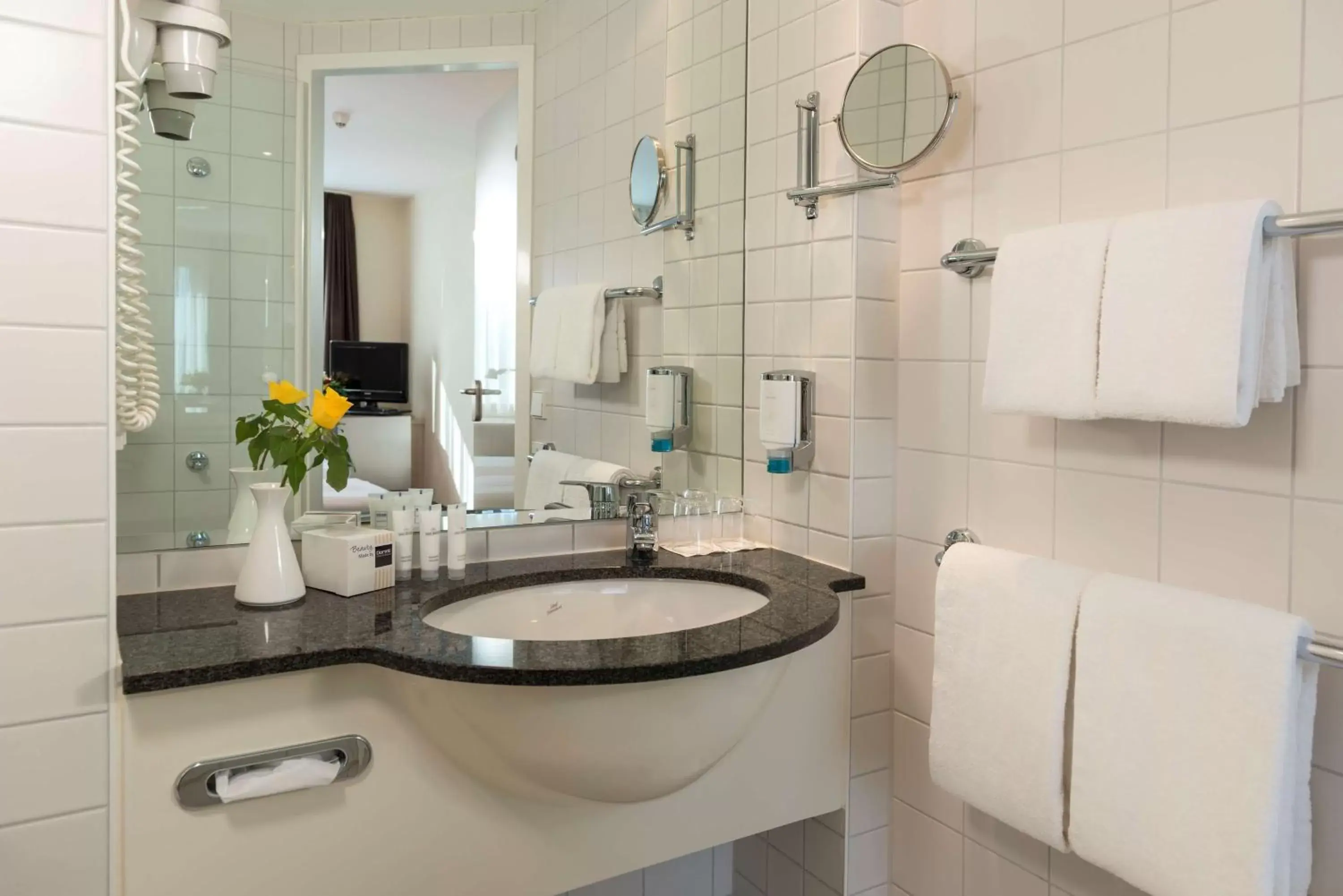 Photo of the whole room, Bathroom in Essential by Dorint Berlin-Adlershof