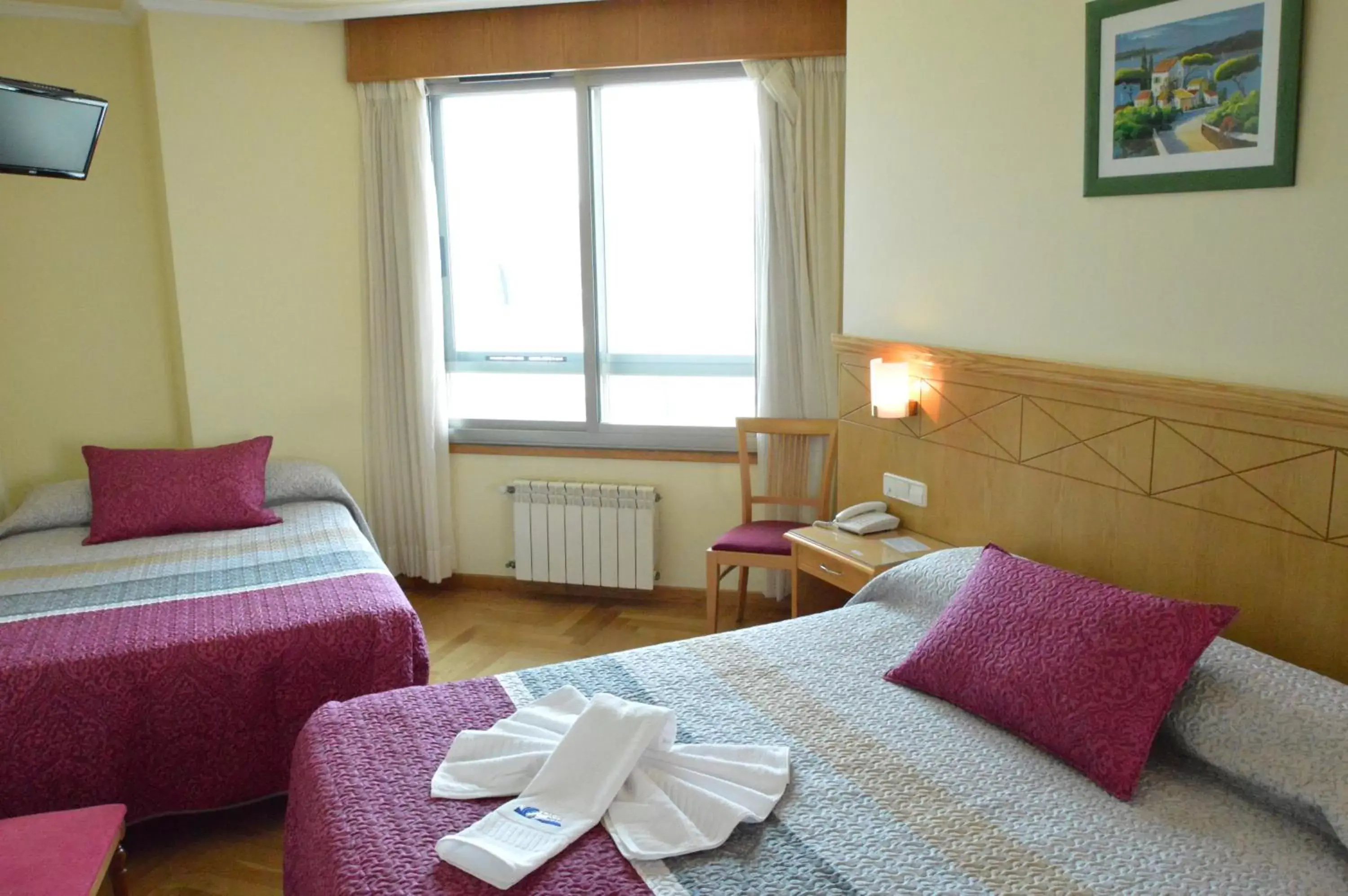 Double Room with Extra Bed in Hotel Cristal 2 Double Room with Extra Bed in Hotel Cristal 2