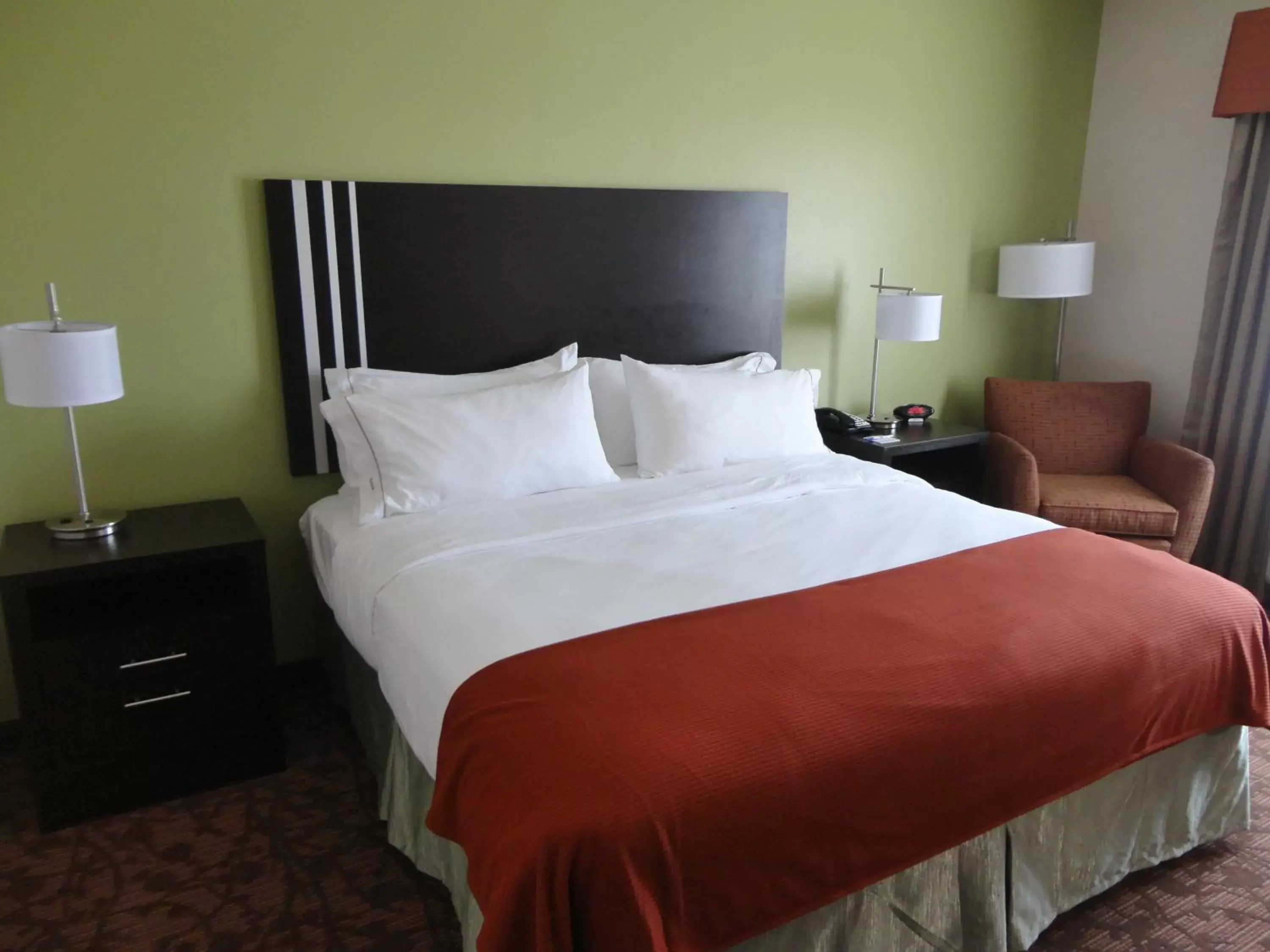 Photo of the whole room, Bed in Holiday Inn Express Kenedy, an IHG Hotel