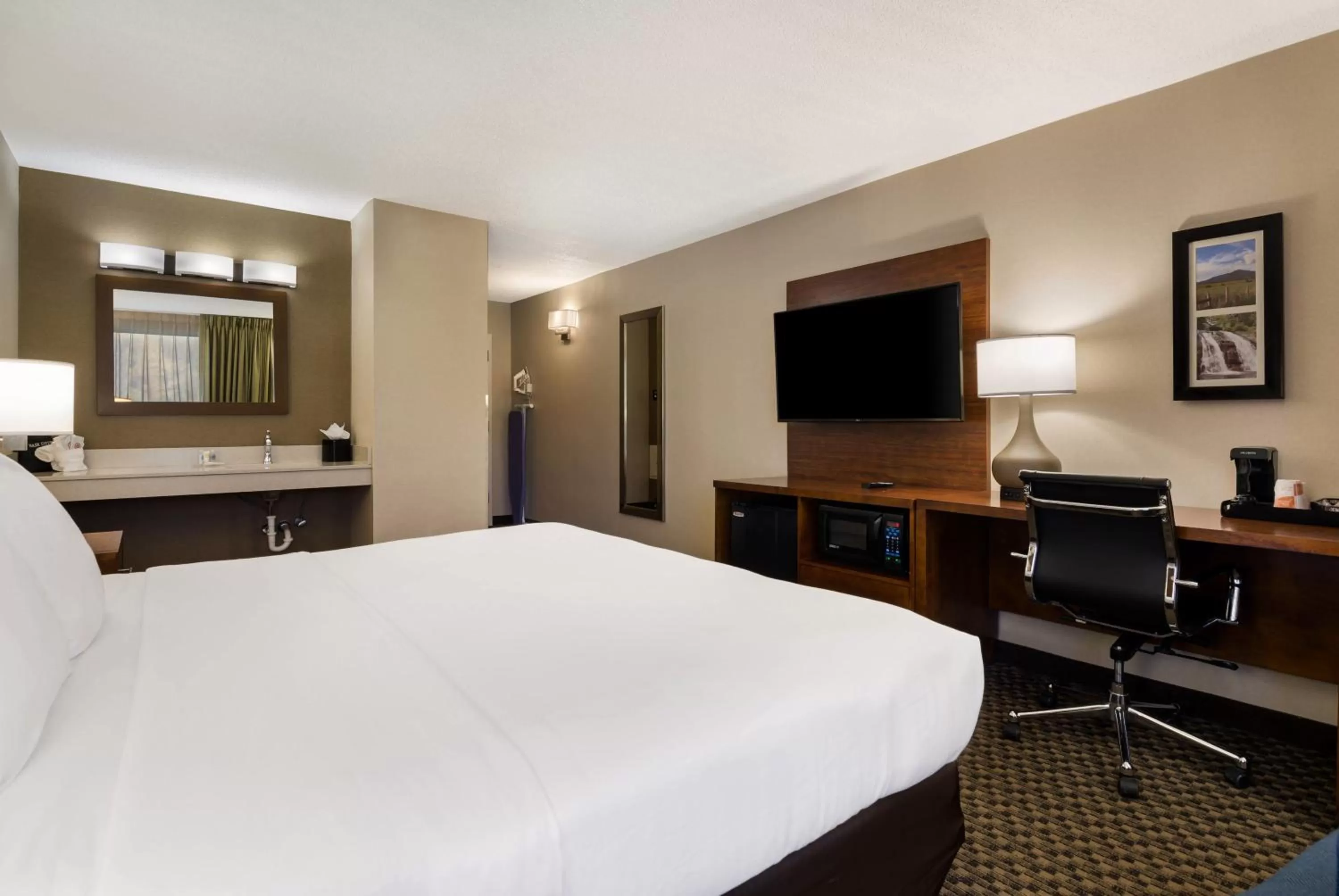 Bedroom, Bed in Comfort Inn Lexington Virginia Horse Center