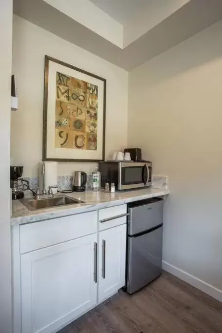 Kitchen/Kitchenette in Cute Studio With Large Balcony and Great Park View