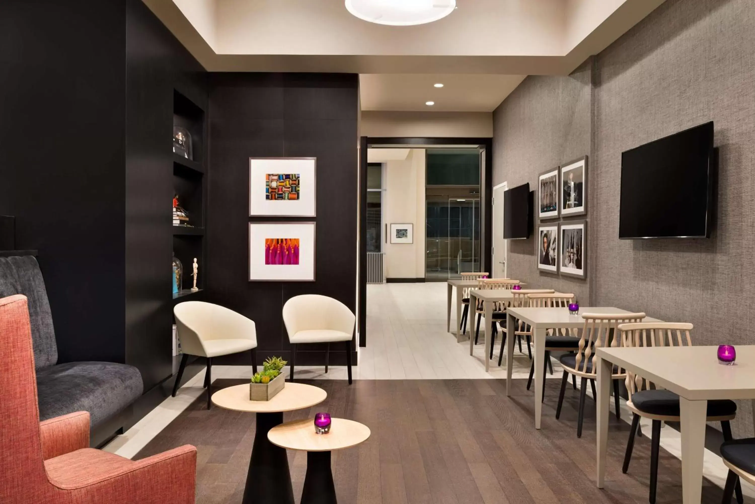 Lobby or reception, Lounge/Bar in Embassy Suites By Hilton New York Manhattan Times Square