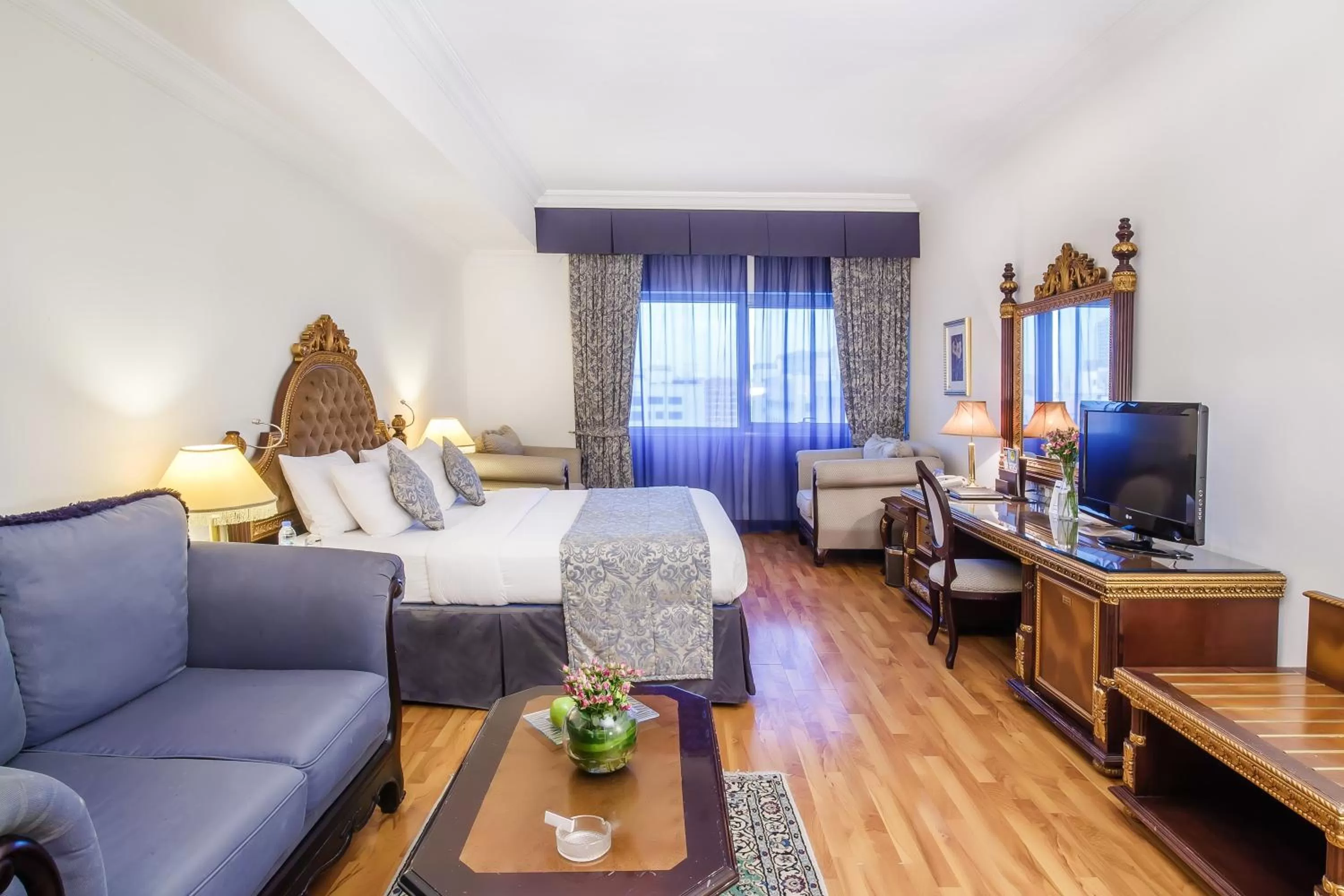 TV and multimedia, Bed in Grand Excelsior Hotel Bur Dubai