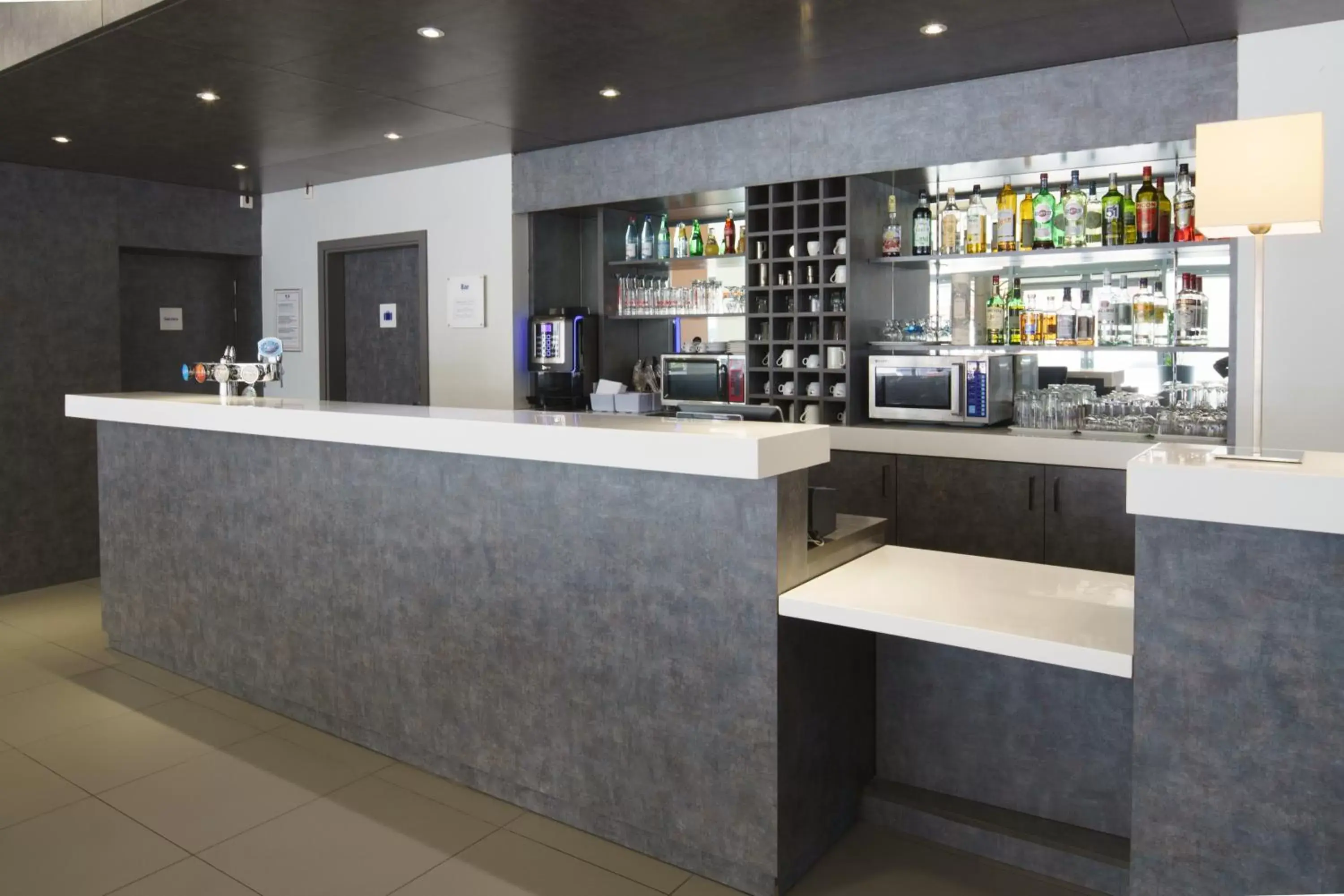 Lounge or bar in Holiday Inn Express Strasbourg Centre, an IHG Hotel