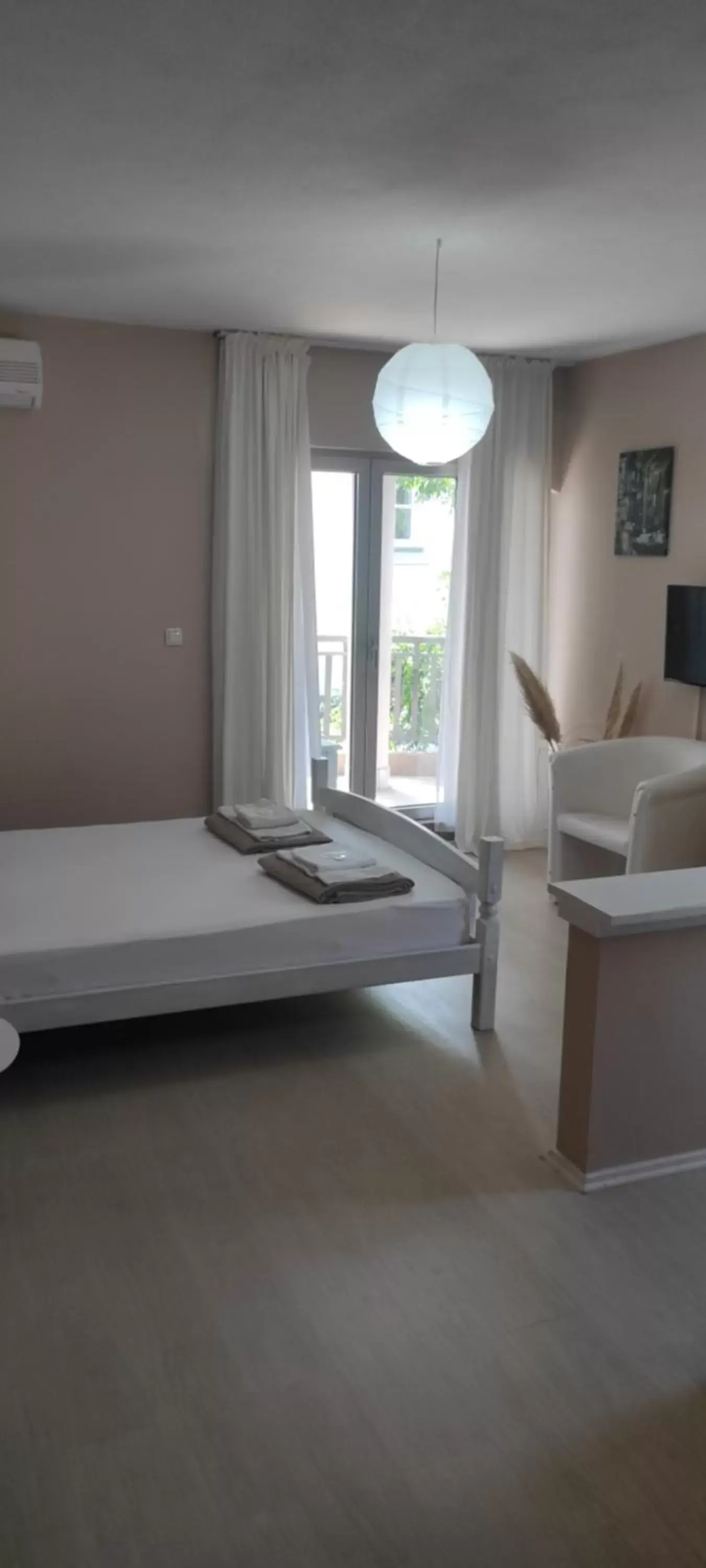 Deluxe Double Room with Balcony in Hotel & Rooms Lombrelle Deluxe Double Room with Balcony in Hotel & Rooms Lombrelle