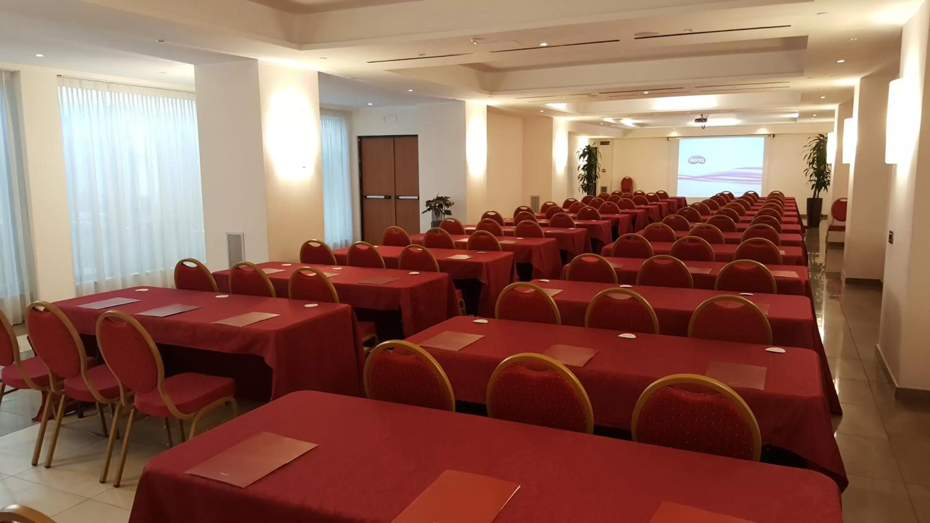 Business facilities in Cardinal Hotel St. Peter