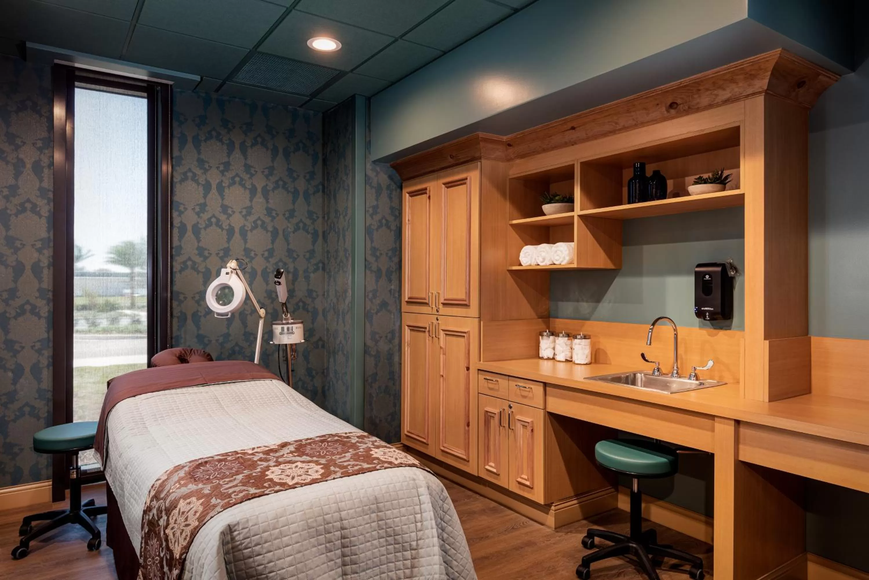 Massage, Bed in The Brownwood Hotel & Spa