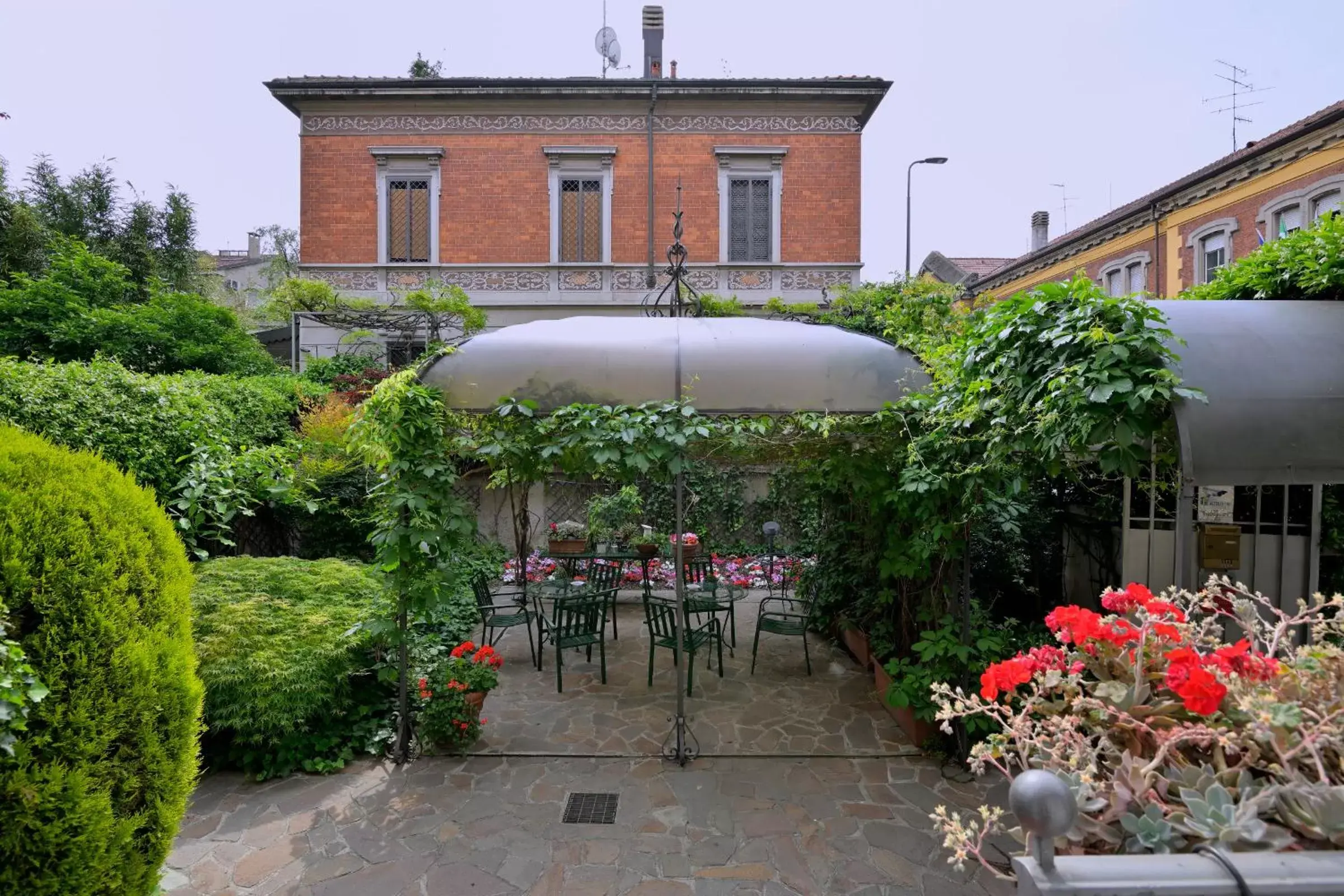 Garden, Property Building in Hotel Bagliori
