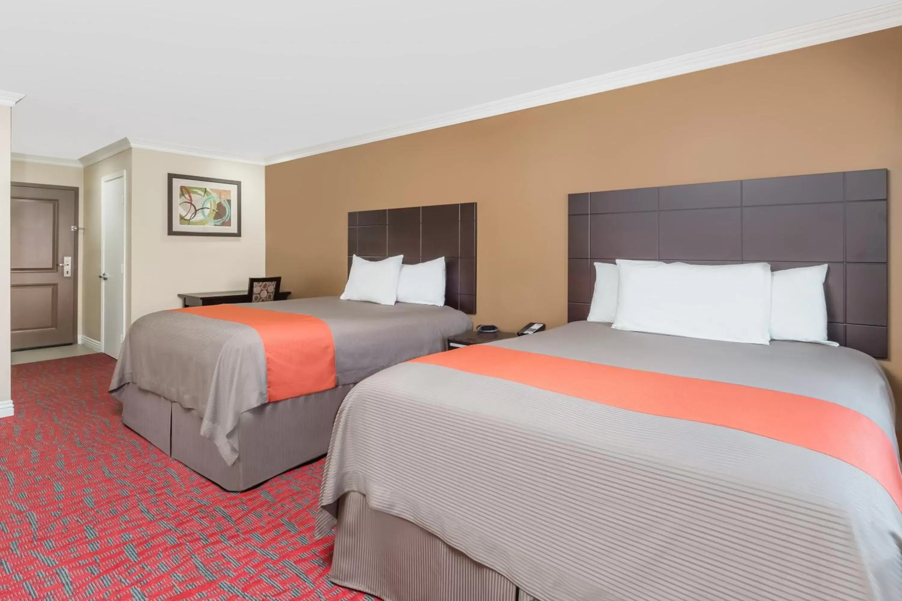 Bed in Travelodge Inn & Suites by Wyndham Bell Los Angeles Area