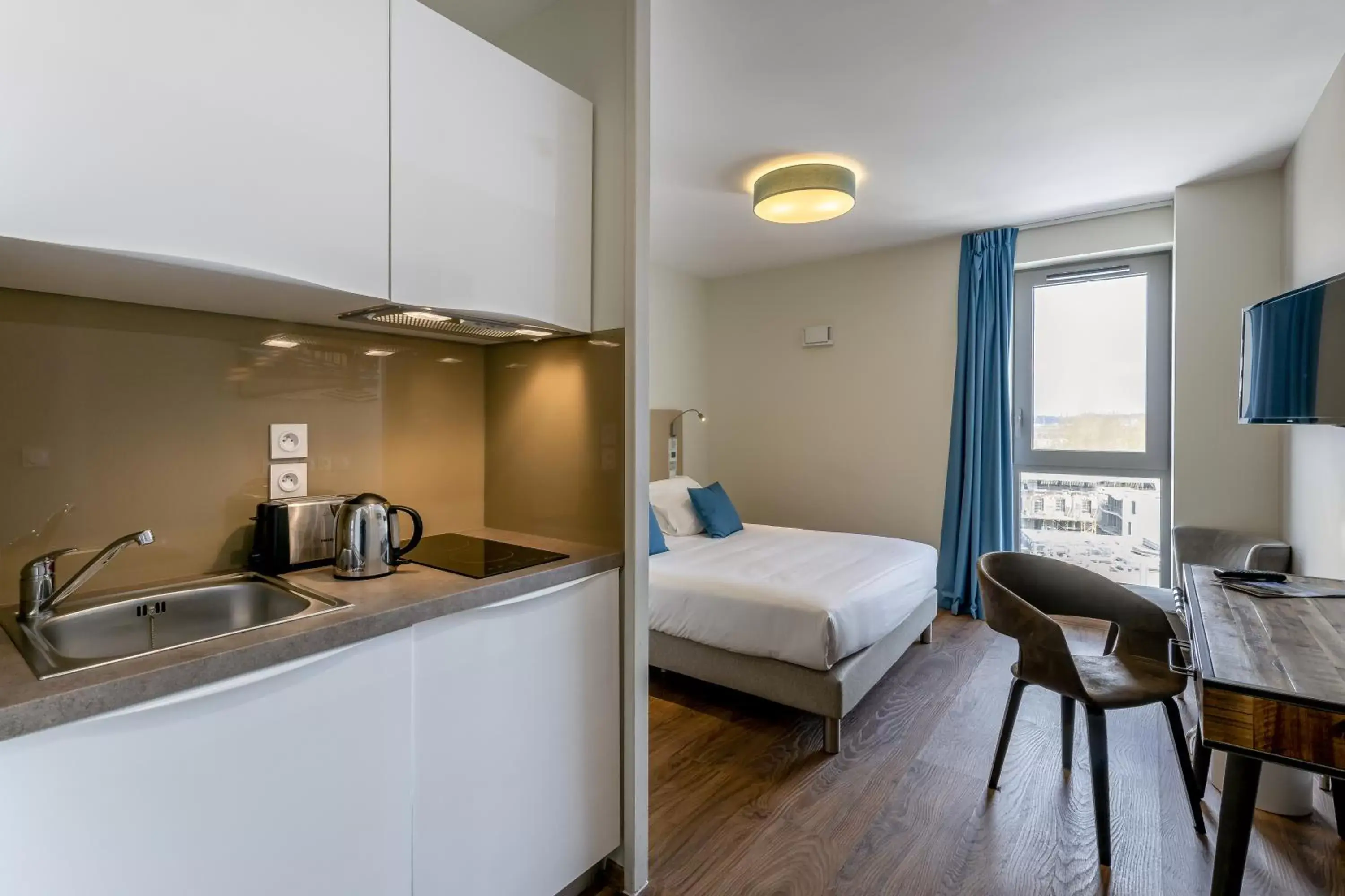 Kitchen or kitchenette in All Suites Bordeaux Marne – Gare Saint-Jean