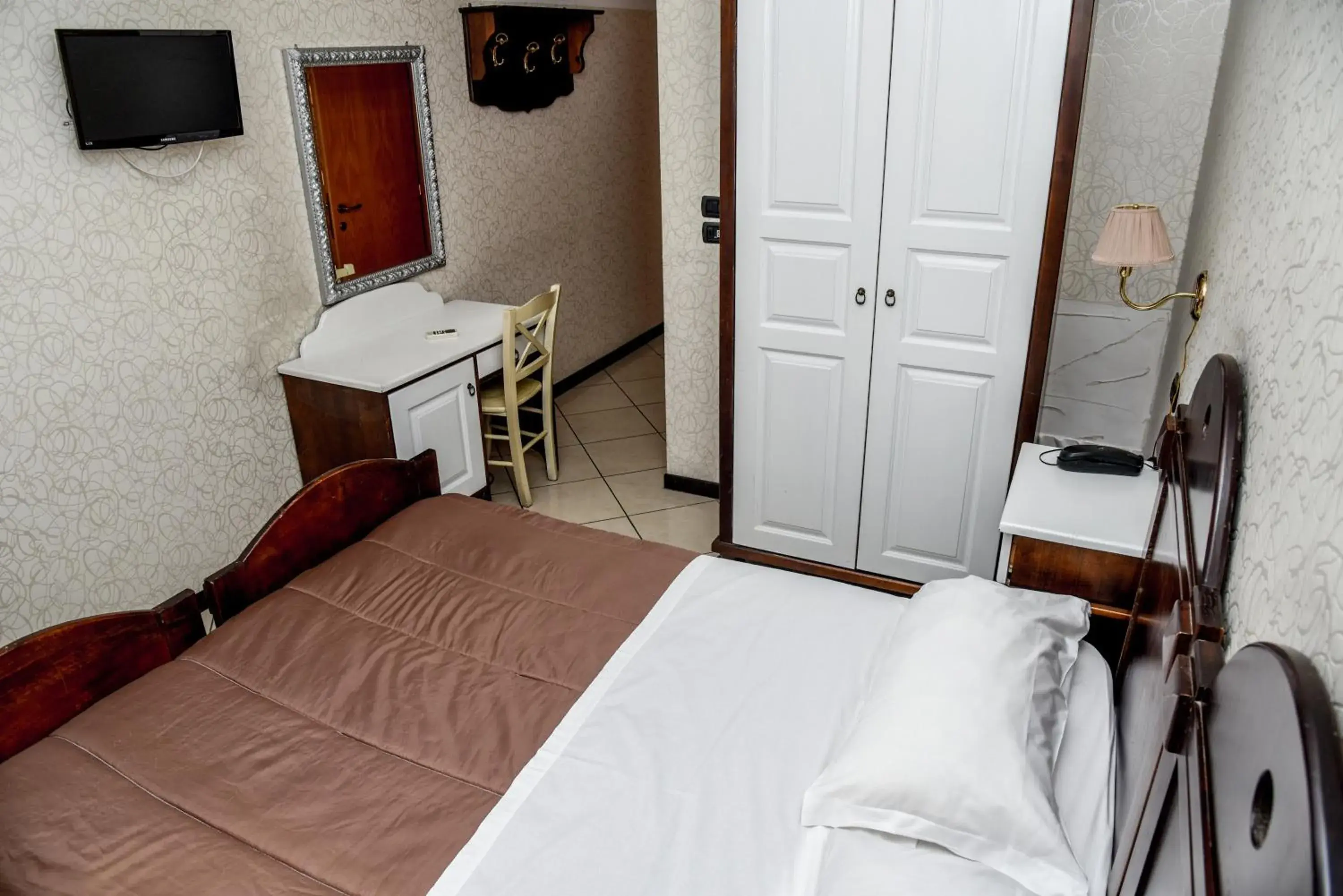 Bedroom, Bed in Business Hotel