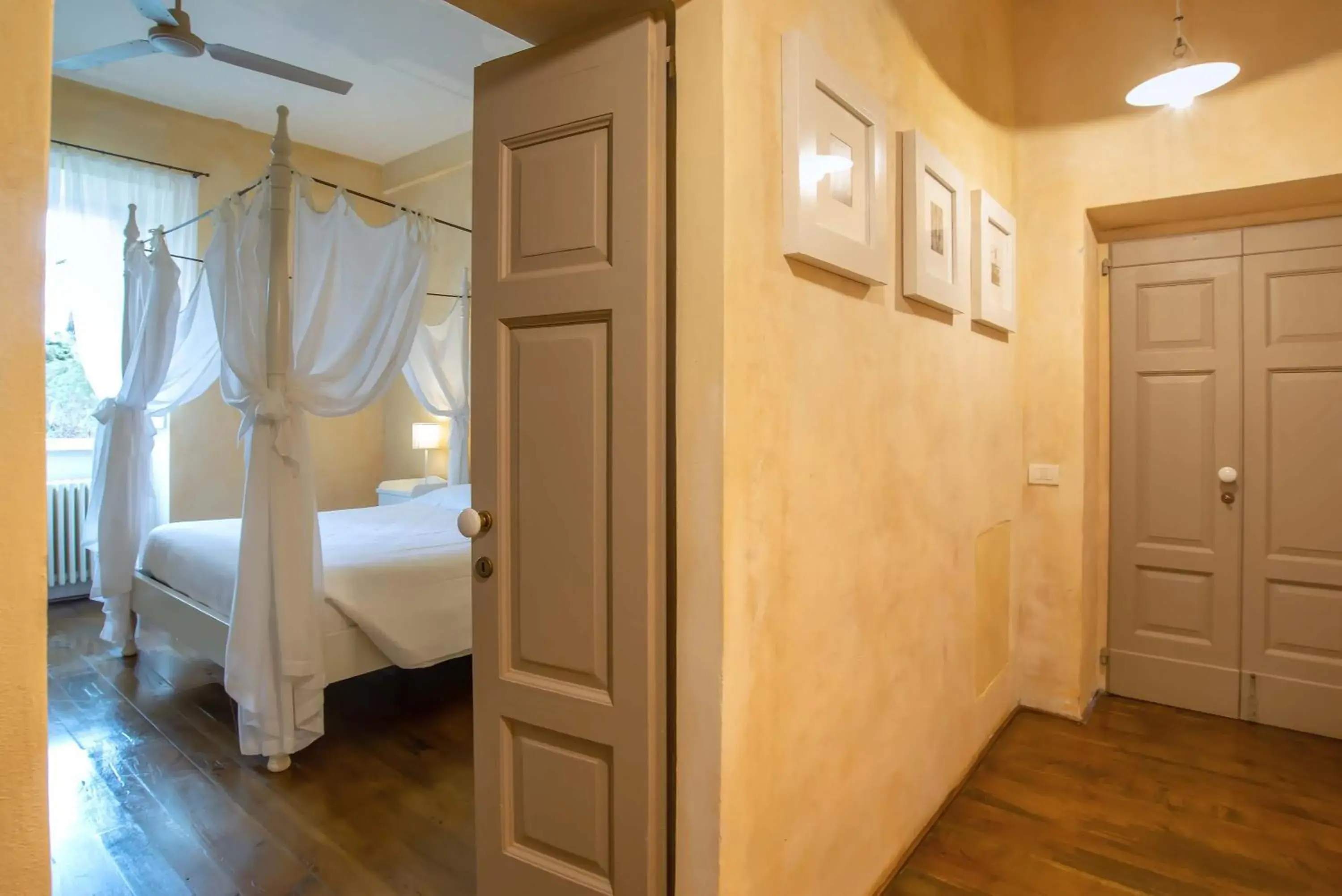 Photo of the whole room, Bed in Villa Cassia di Baccano