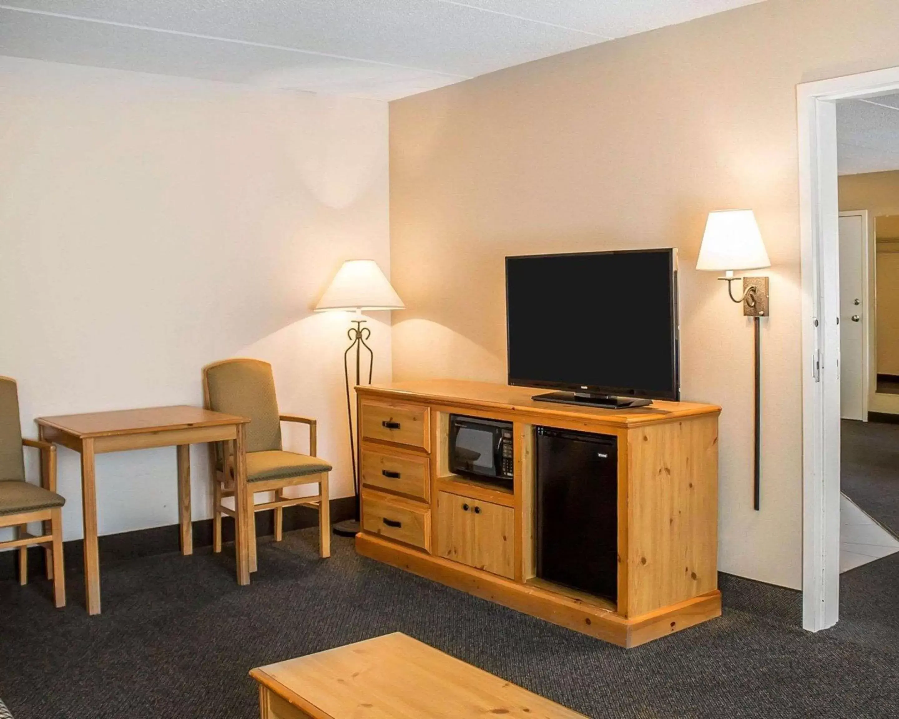 Photo of the whole room, TV/Entertainment Center in Quality Inn Rhinelander