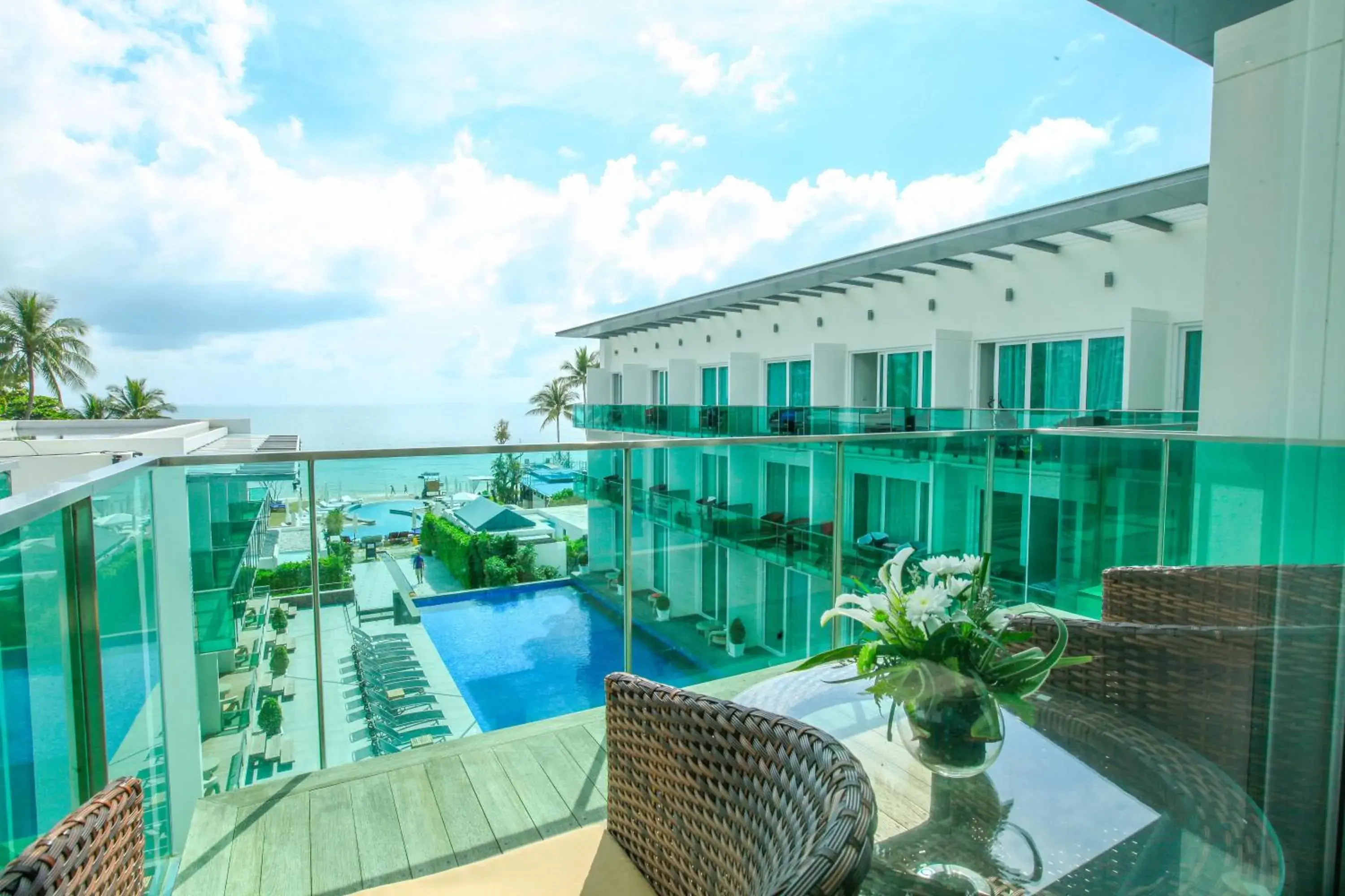 Double Room with Luxury Sea View in KC Beach Club & Pool Villas